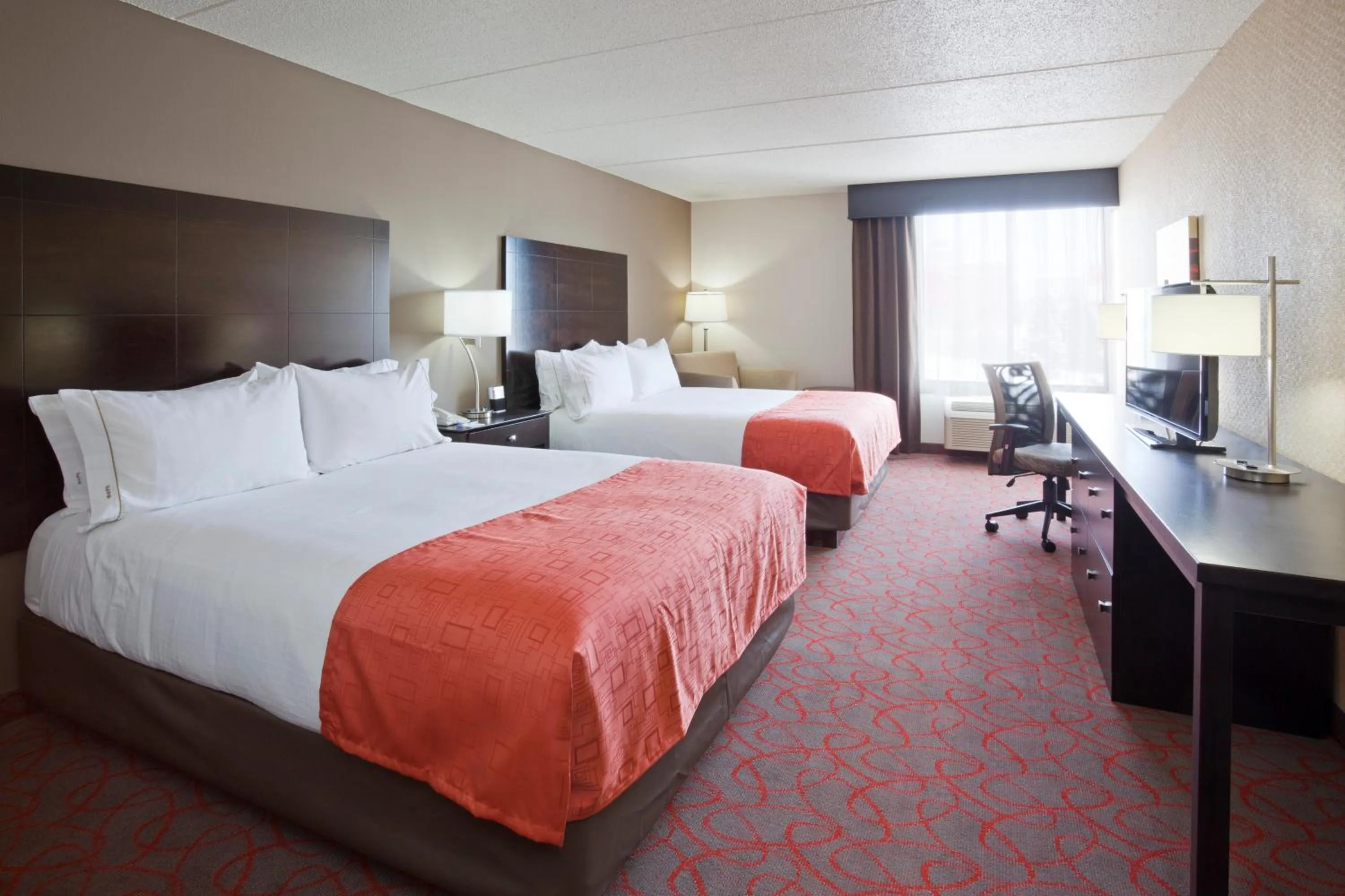 Photo of the whole room, Bed in Holiday Inn Express & Suites Bloomington West by IHG