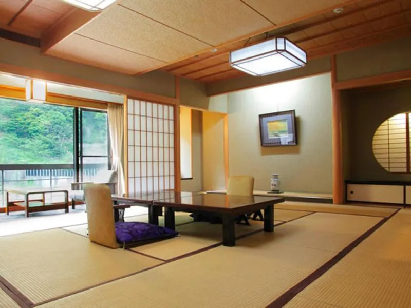Photo of the whole room in Enraku