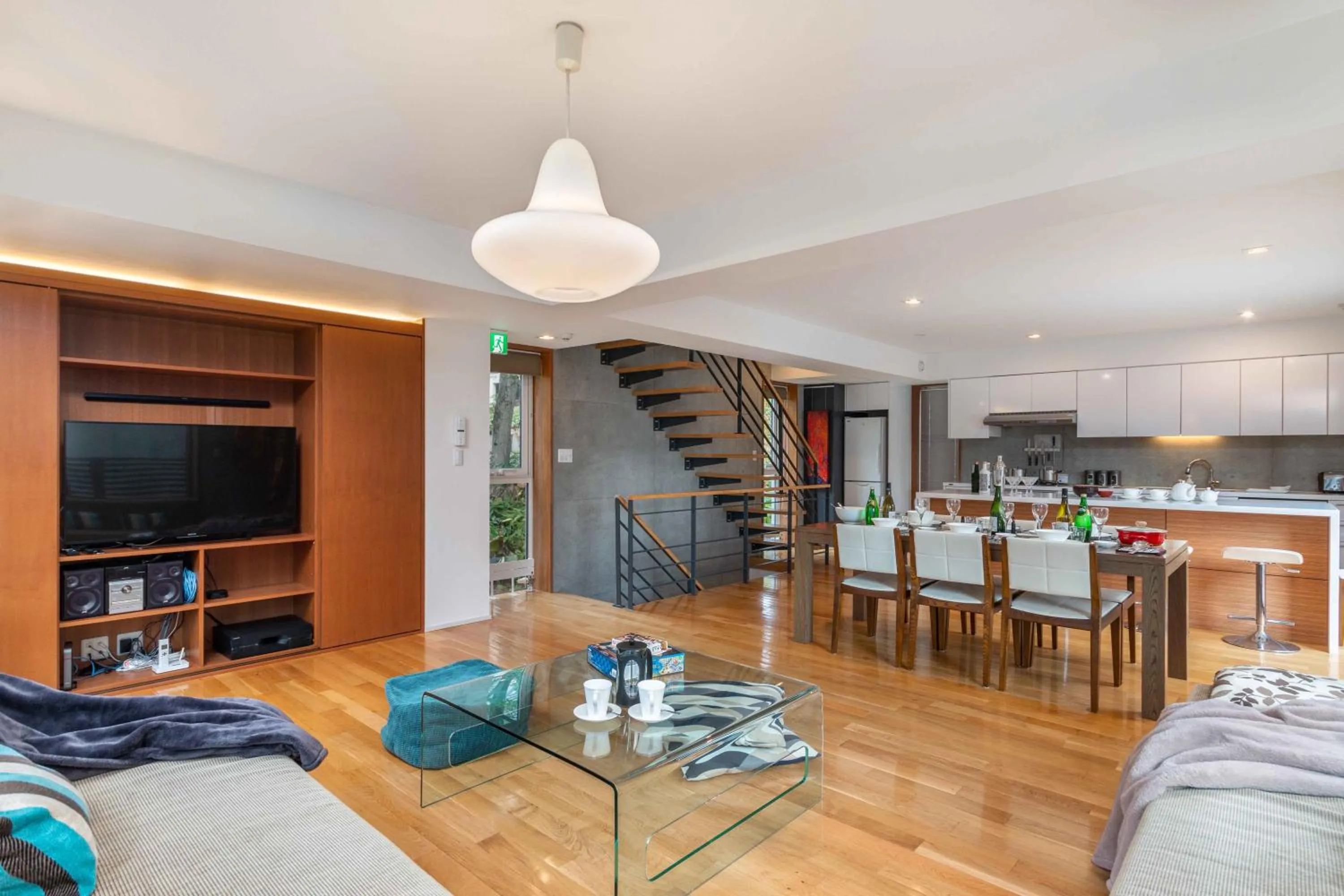 Living room in Asanagi by H2 Life