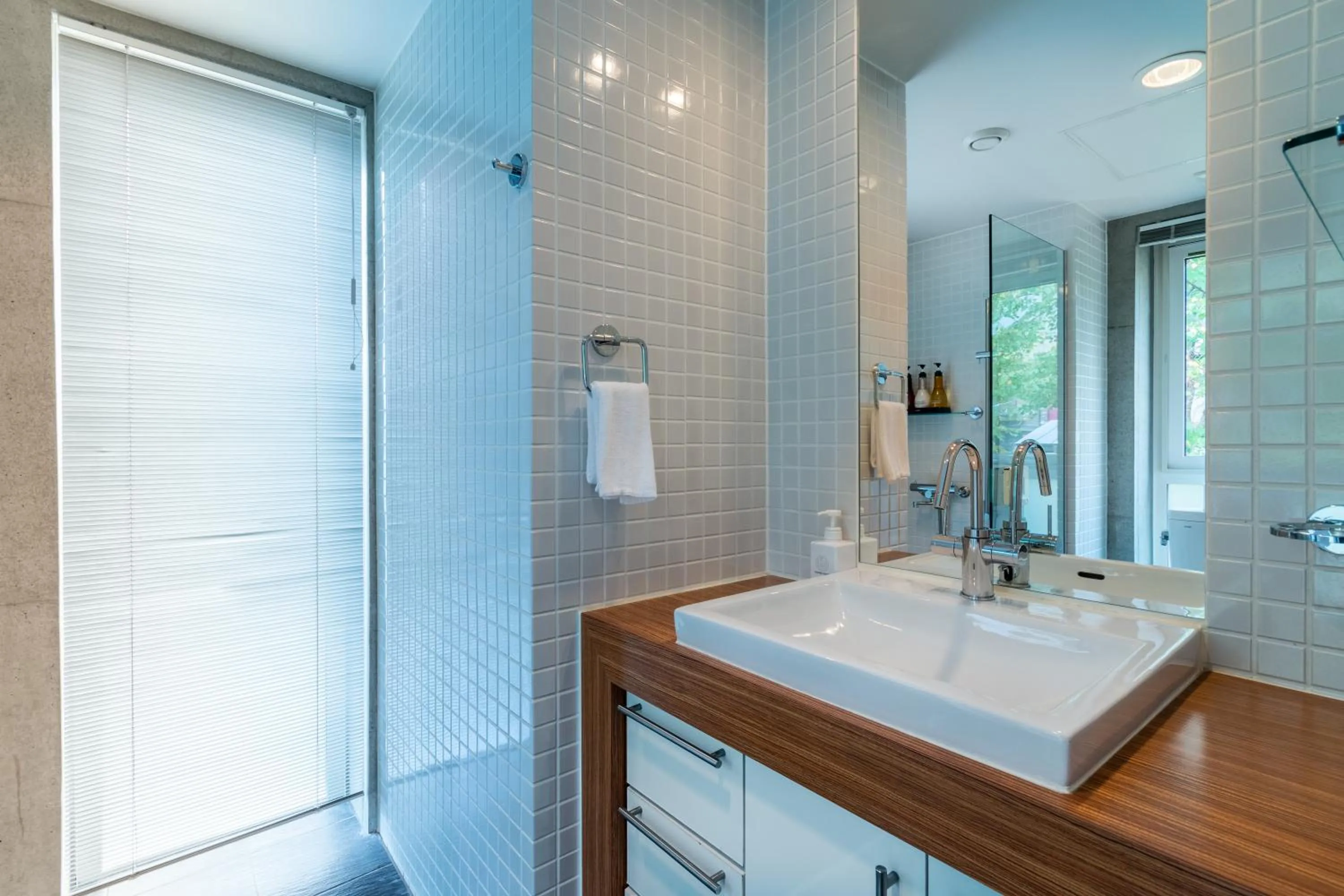 Bathroom in Asanagi by H2 Life