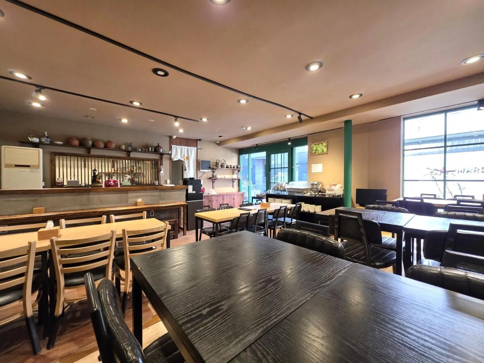 Restaurant/places to eat in Maron Hotel Nampo