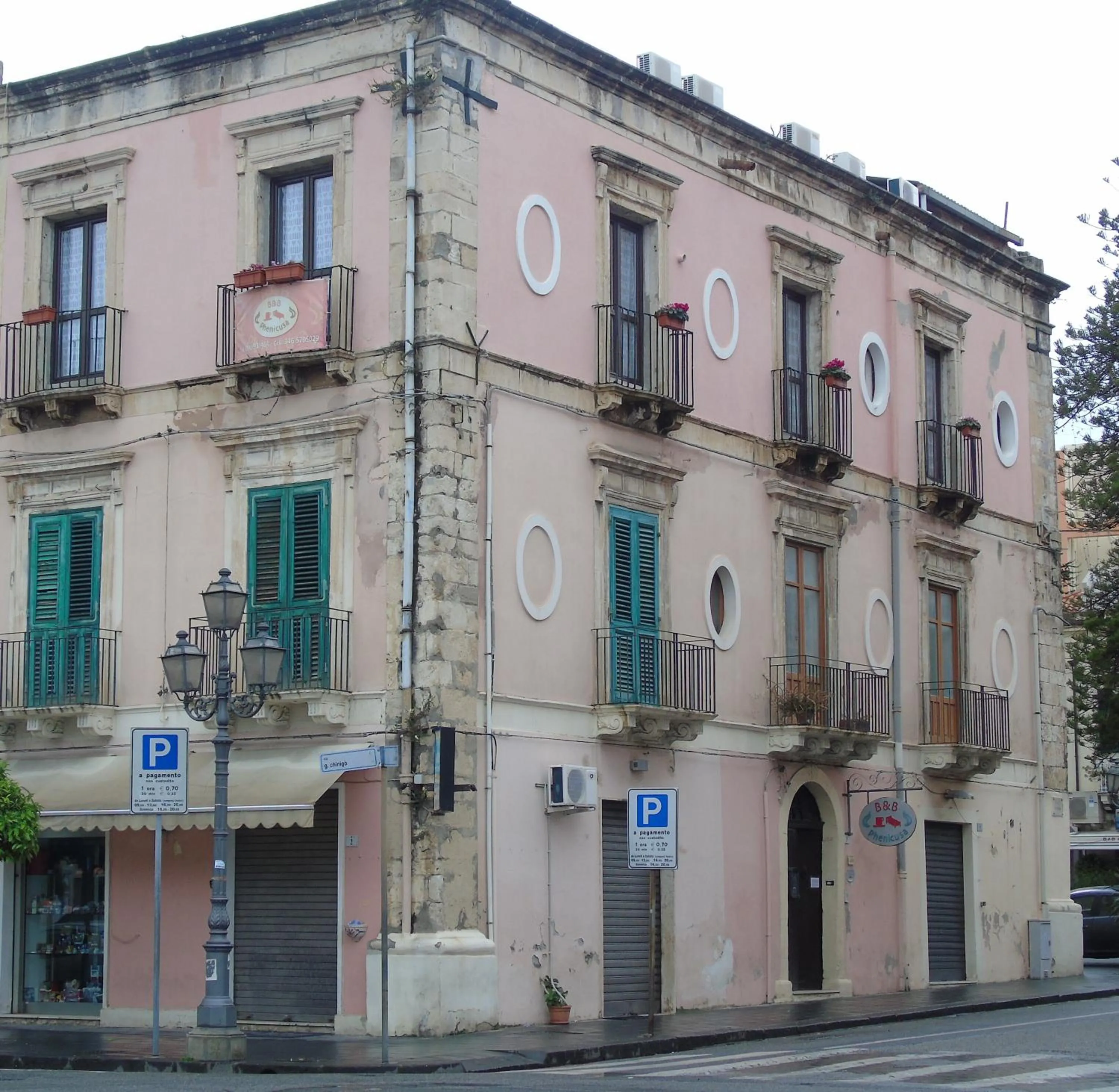 Facade/entrance in Phenicusa
