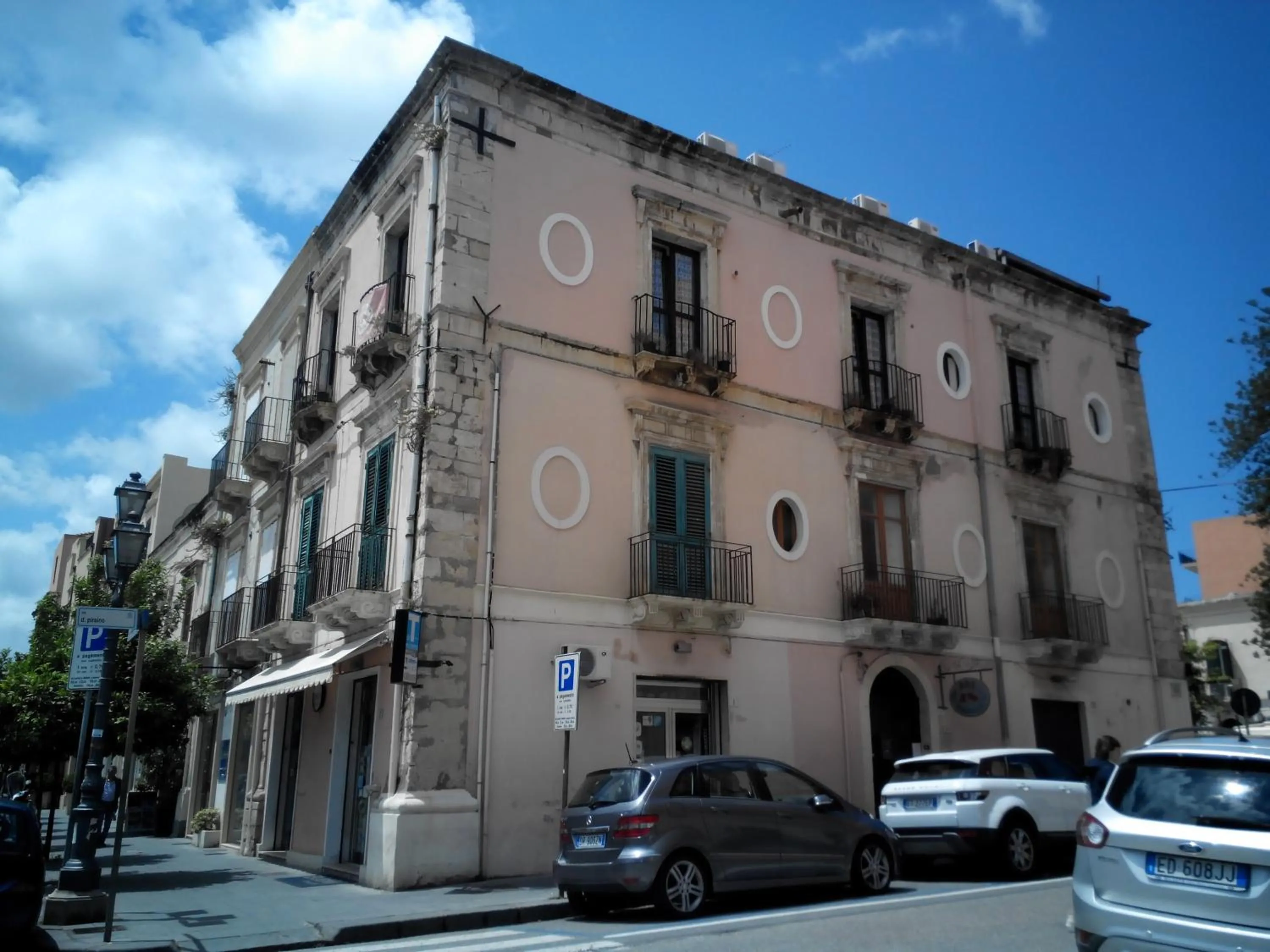 Facade/entrance in Phenicusa