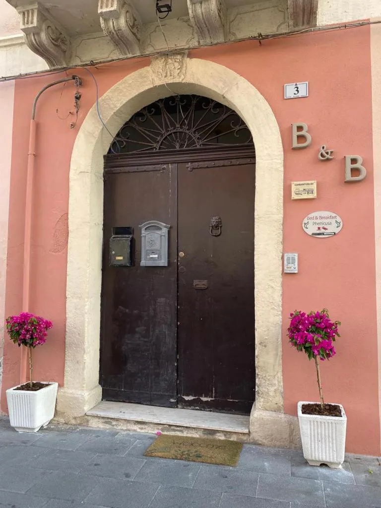Facade/entrance in Phenicusa