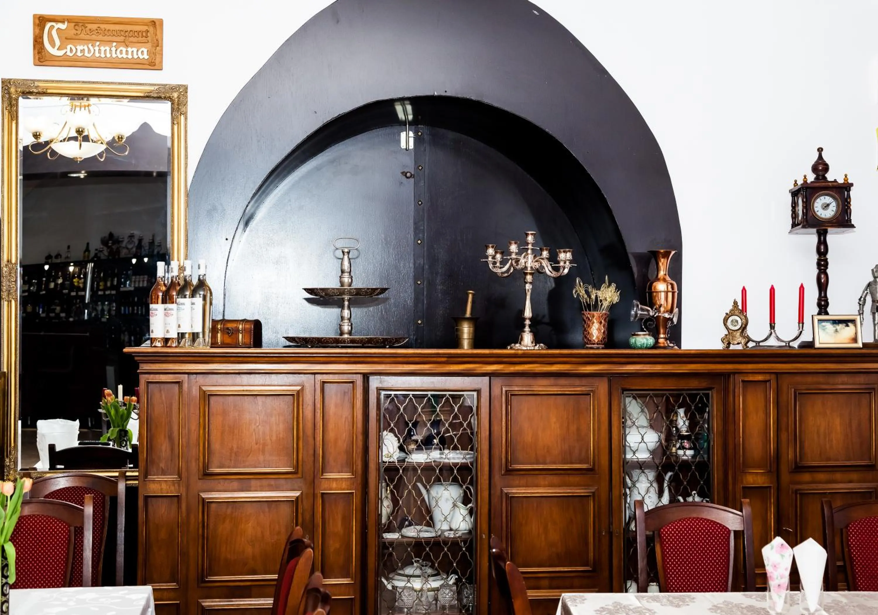 Restaurant/places to eat in VILA Corviniana