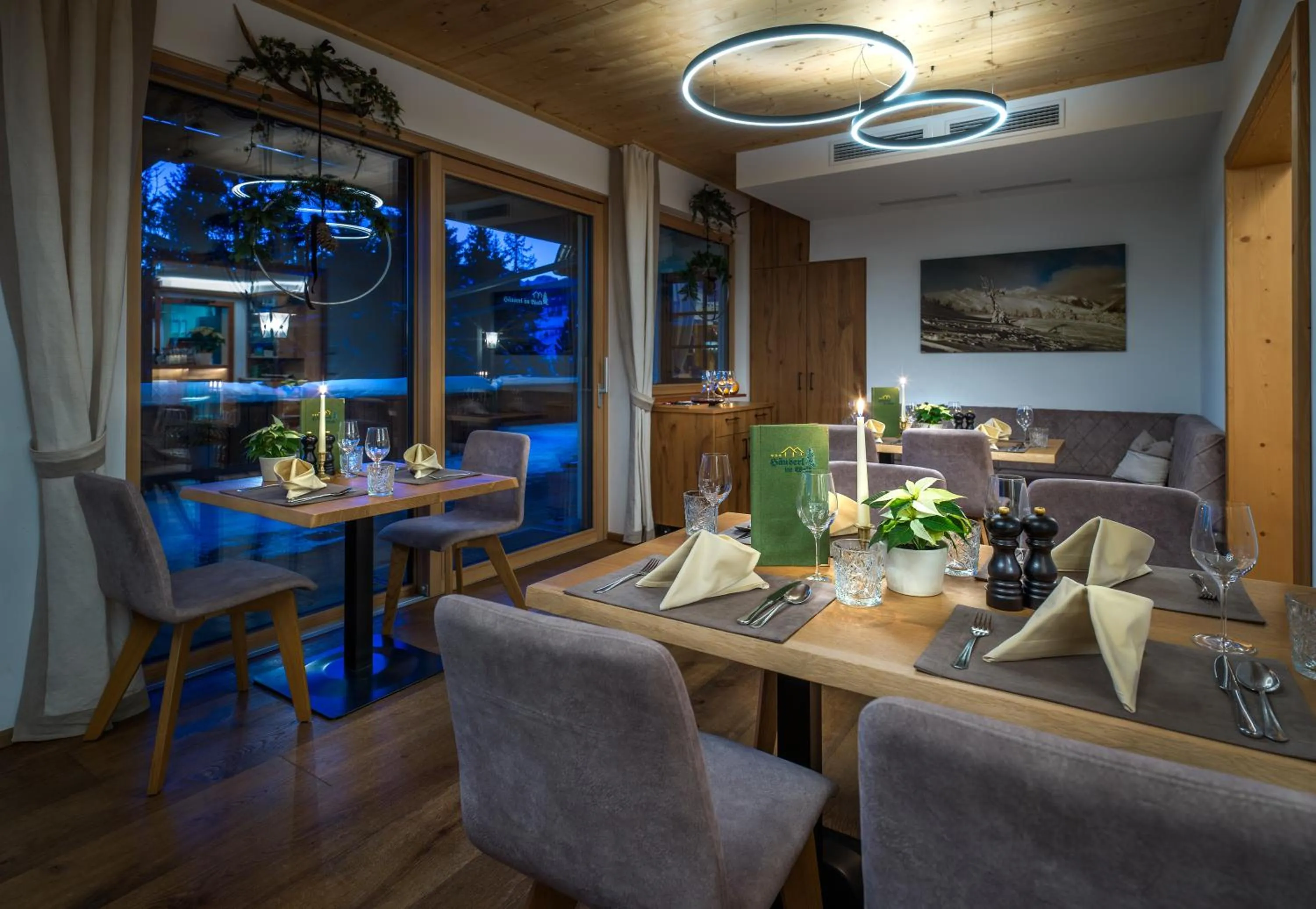 Restaurant/places to eat in Hotel Häuserl im Wald