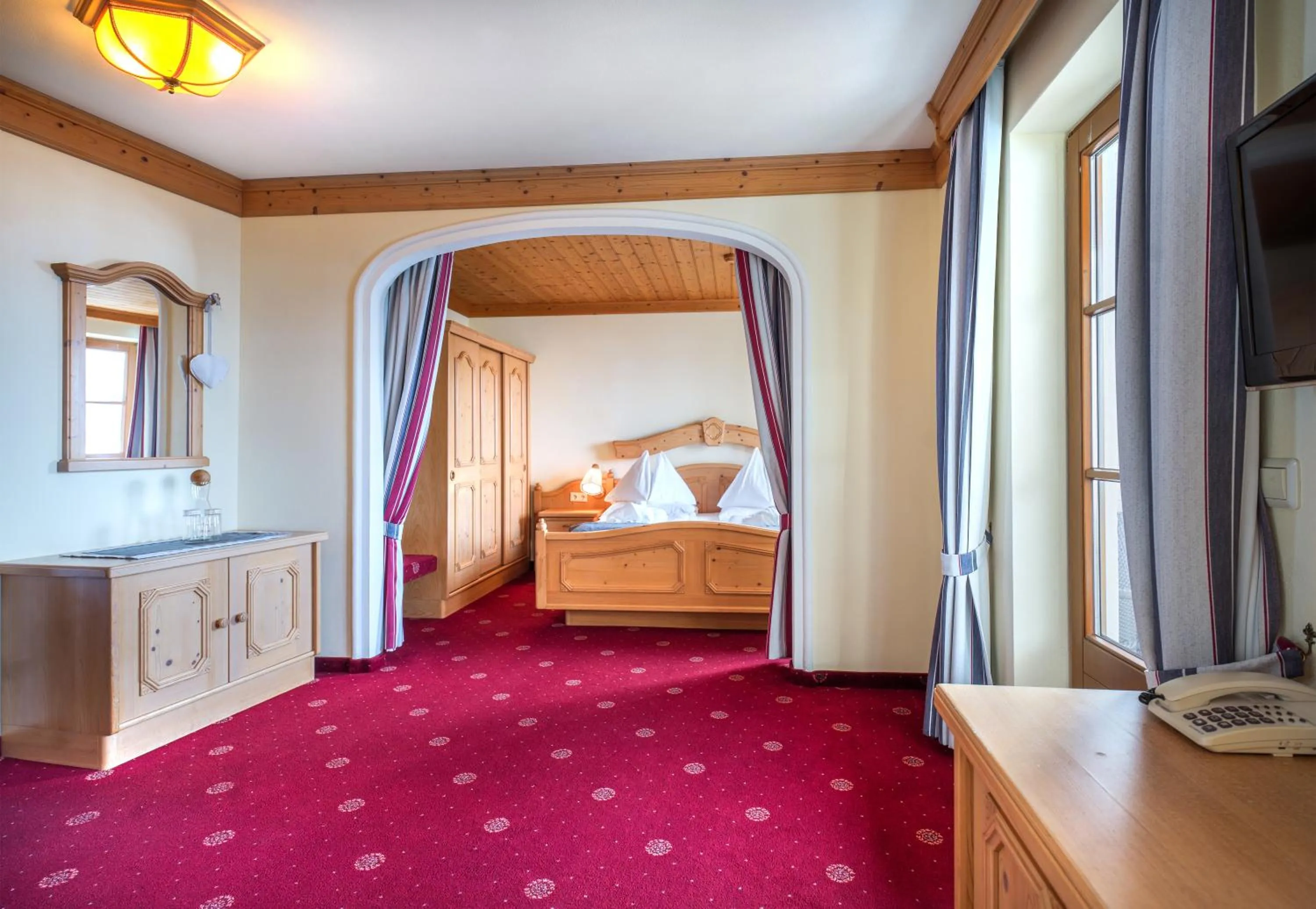 Photo of the whole room, Bed in Hotel Häuserl im Wald