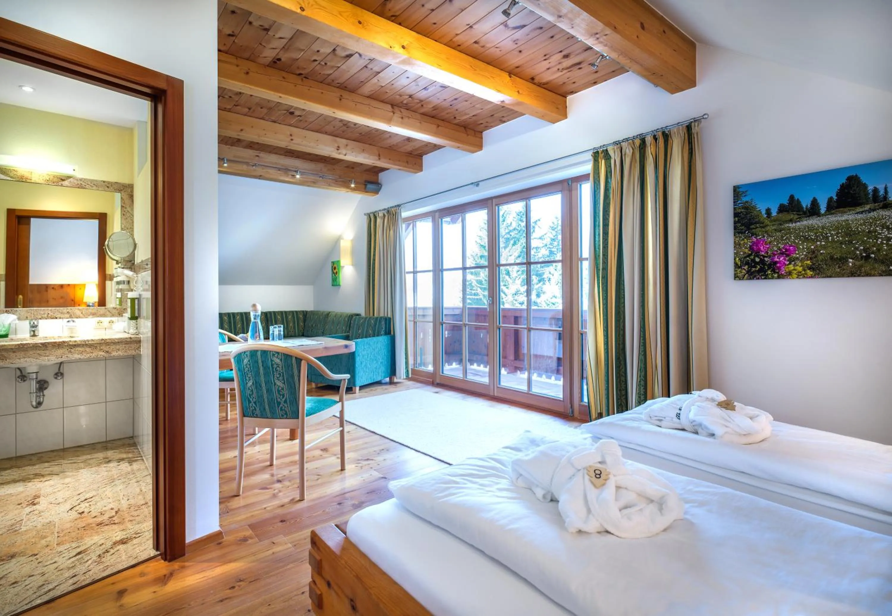 Photo of the whole room, Bed in Hotel Häuserl im Wald