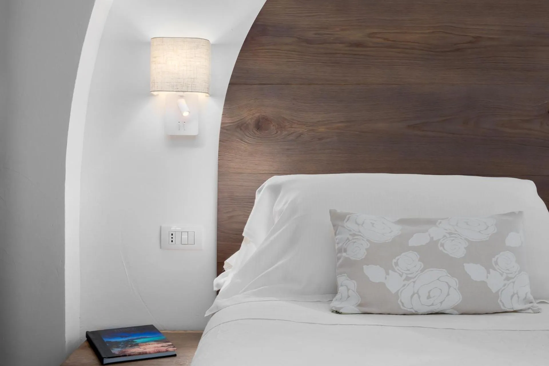 Bedroom, Bed in Il Giardino Degli Aranci