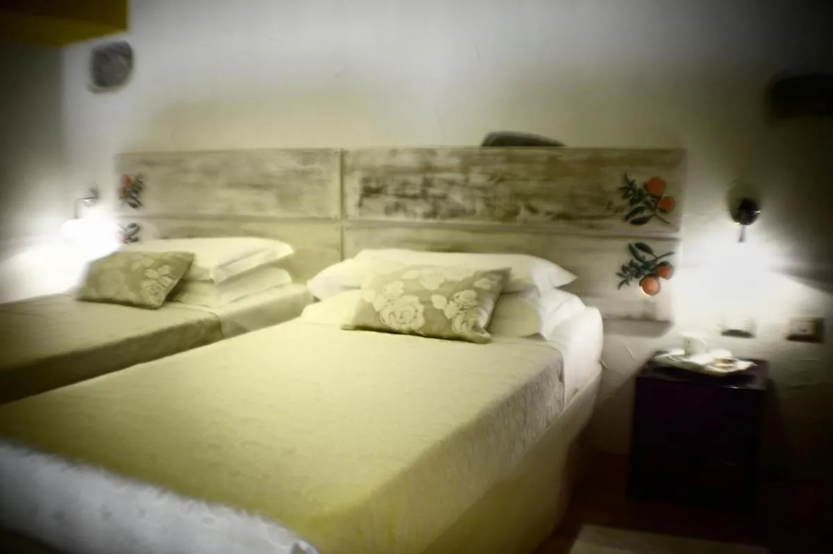 Family Room with Private Bathroom in Il Giardino Degli Aranci