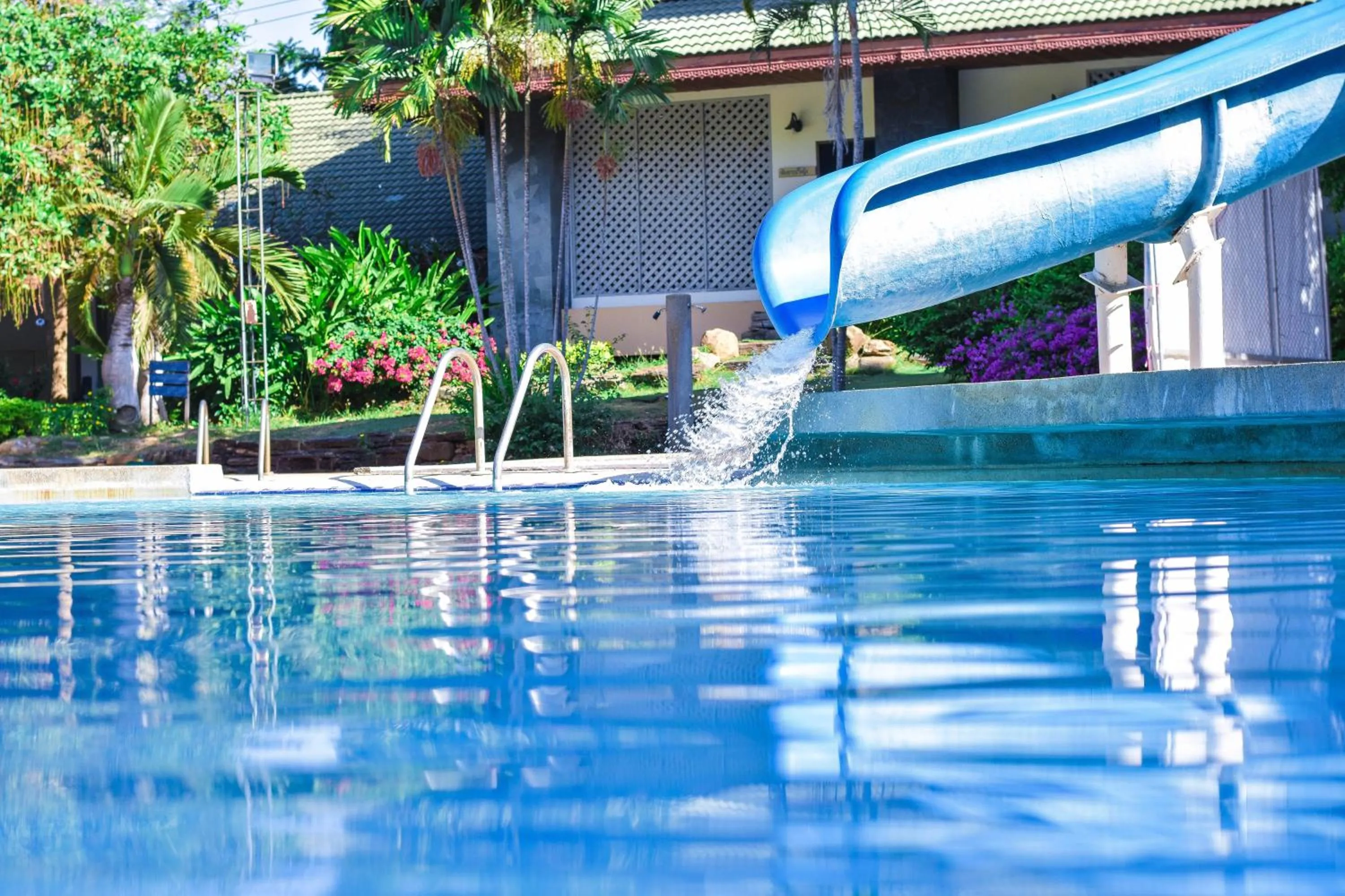 Swimming pool in Muaklek Paradise Resort