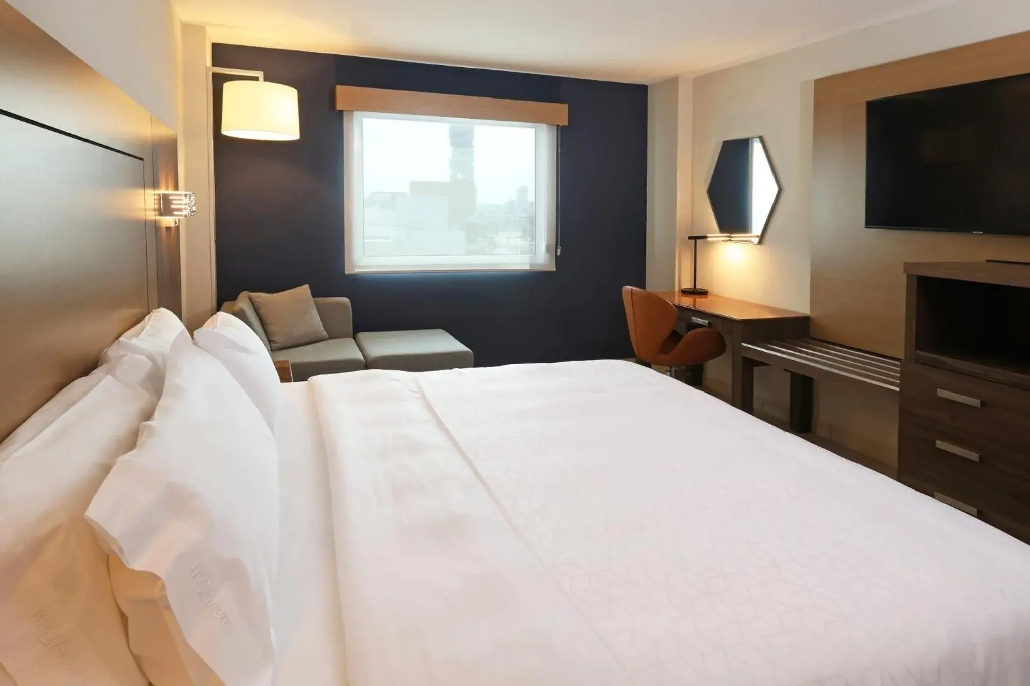 Photo of the whole room, Bed in Holiday Inn Express Veracruz Boca del Rio by IHG Photo of the whole room, Bed in Holiday Inn Express Veracruz Boca del Rio by IHG