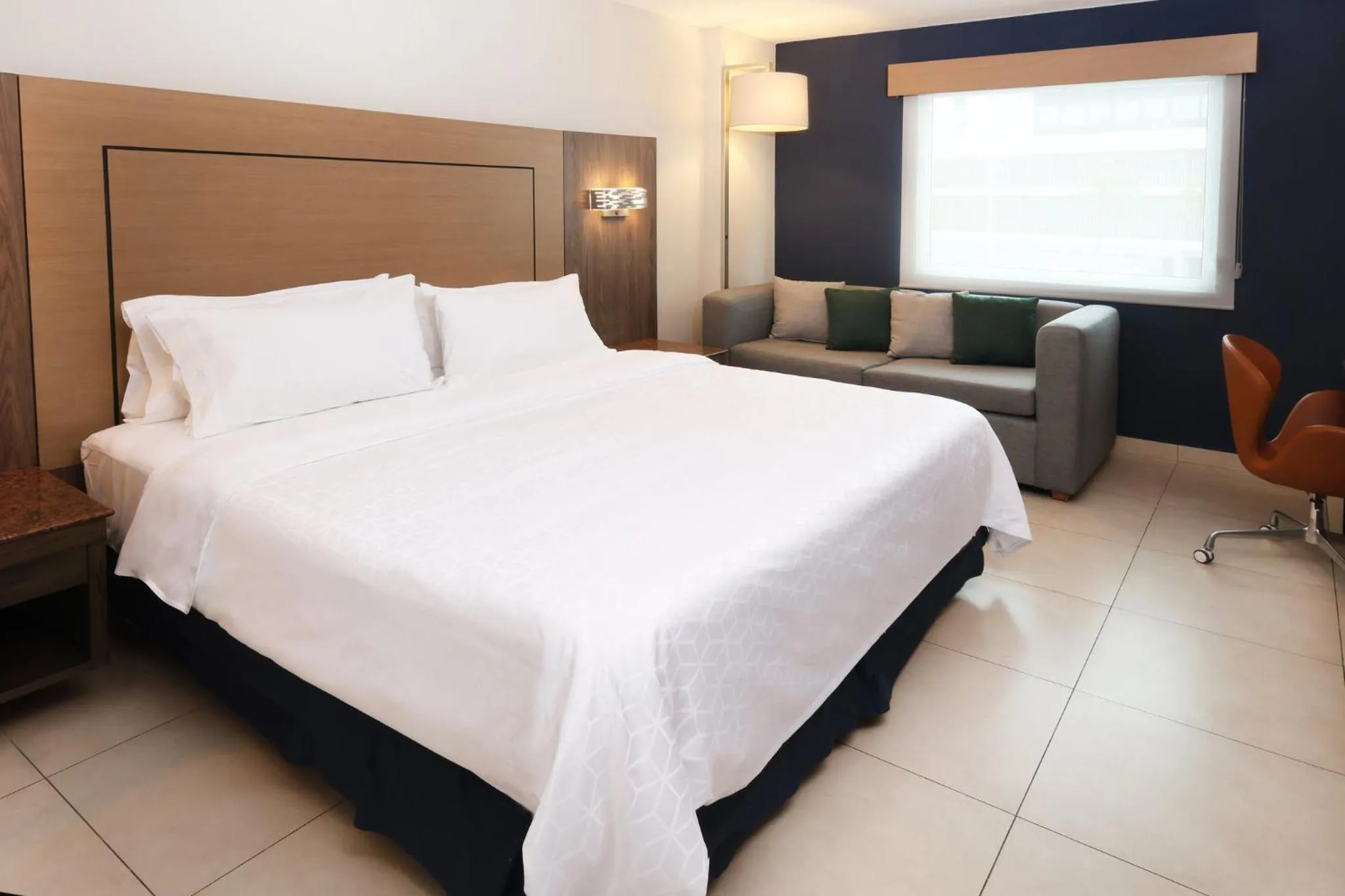 Photo of the whole room, Bed in Holiday Inn Express Veracruz Boca del Rio by IHG