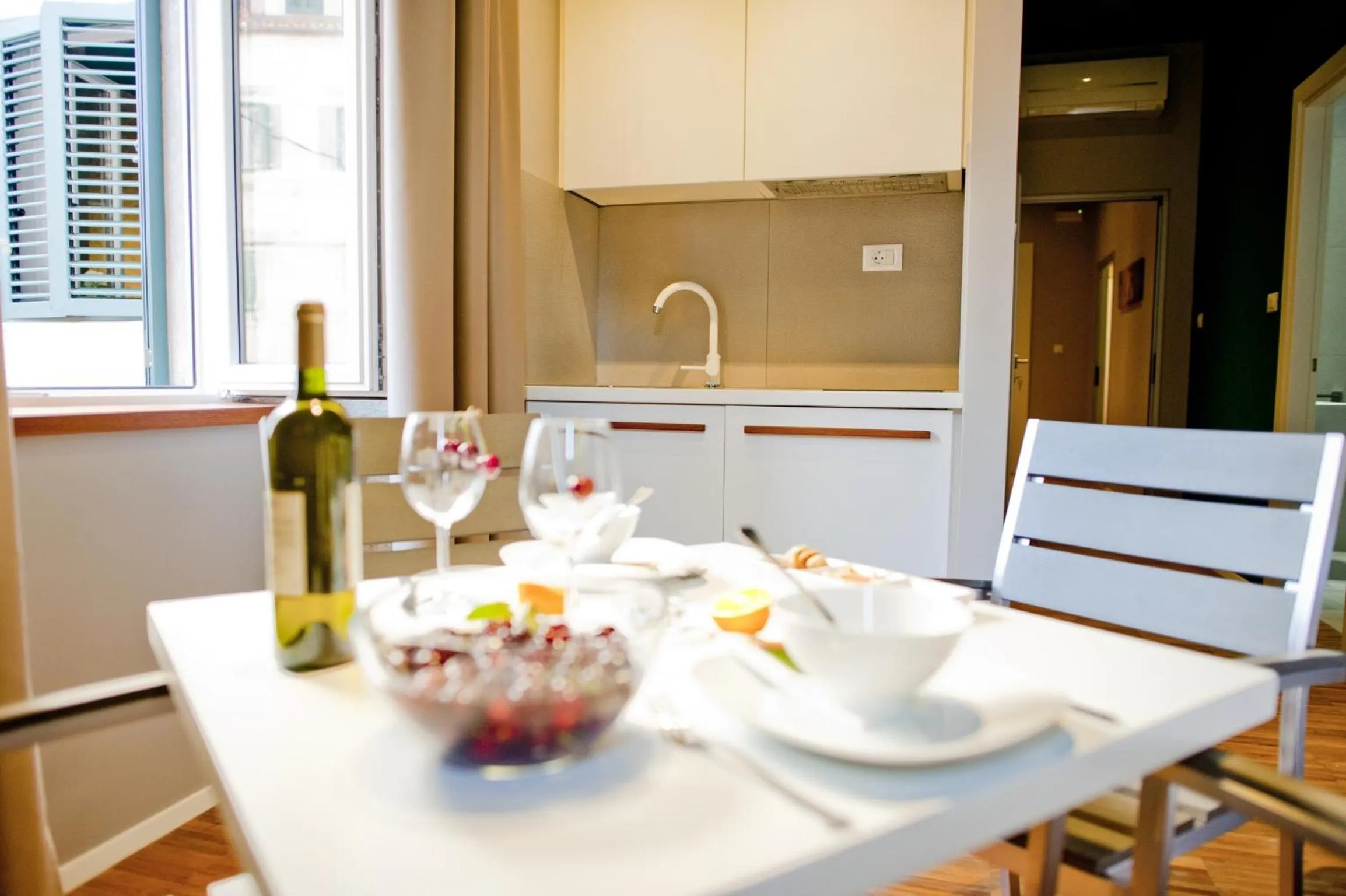 Kitchen or kitchenette in Riva Luxury Rooms