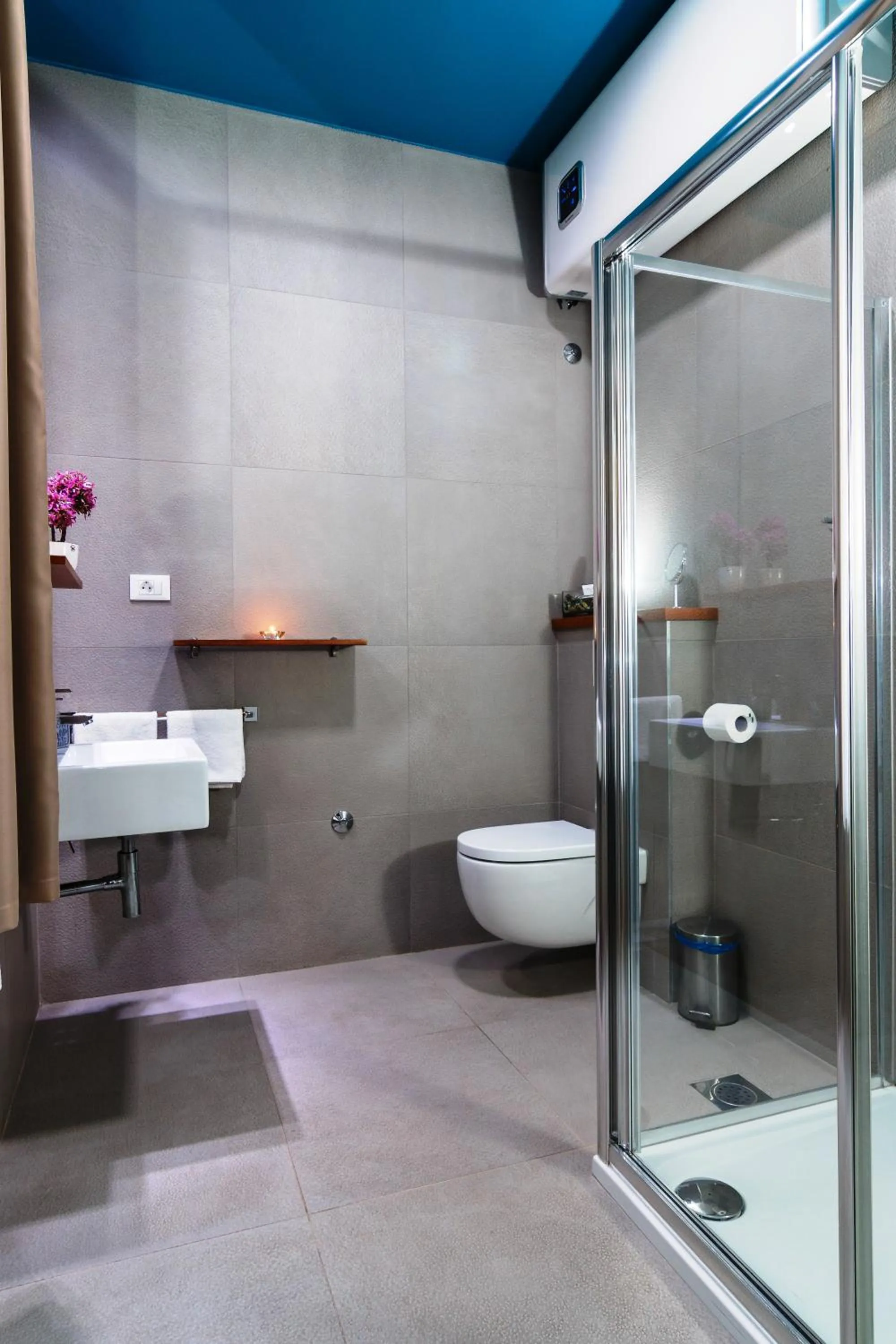 Shower in Riva Luxury Rooms