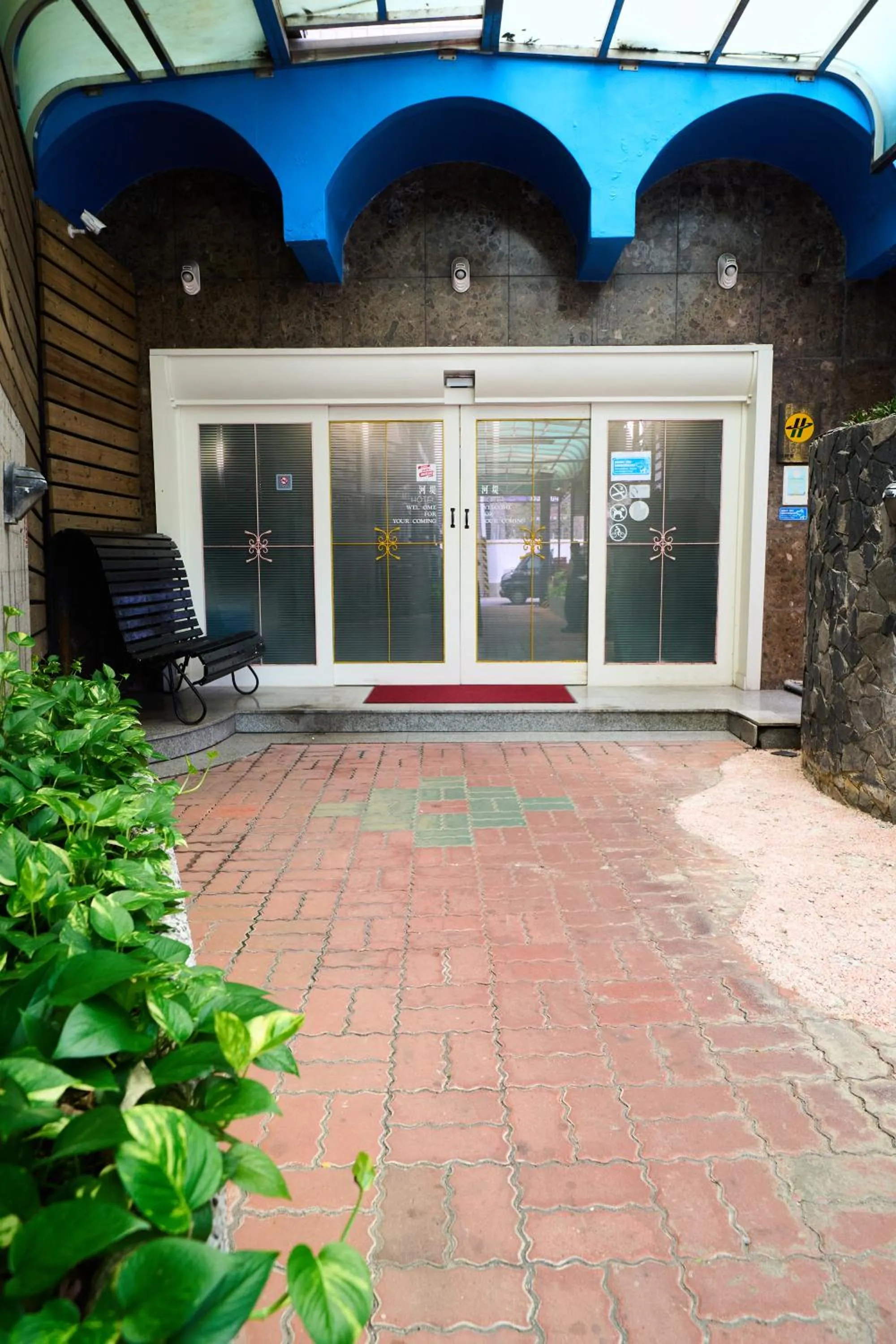 The Riverside Hotel Fashion