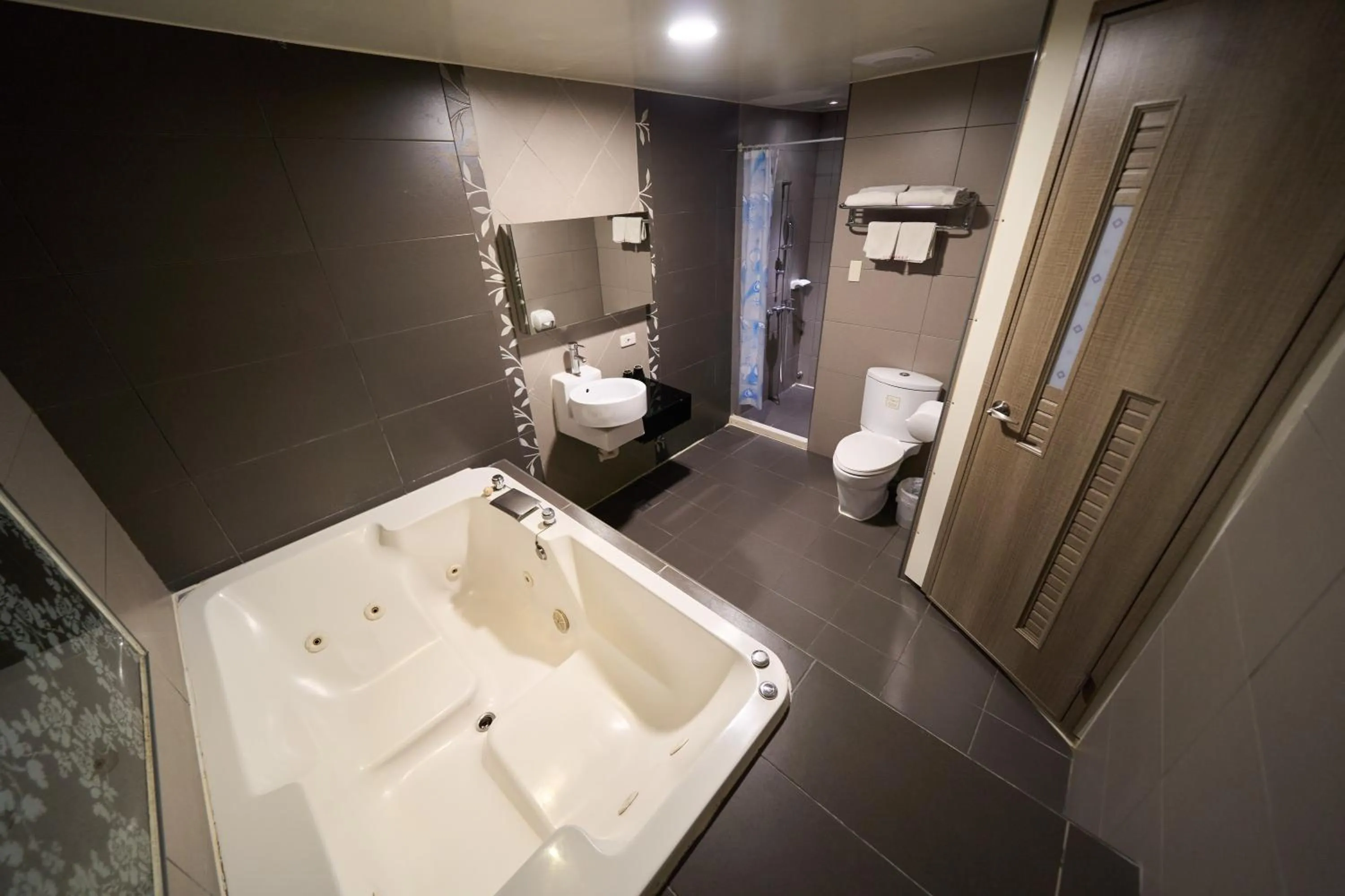 The Riverside Hotel Fashion