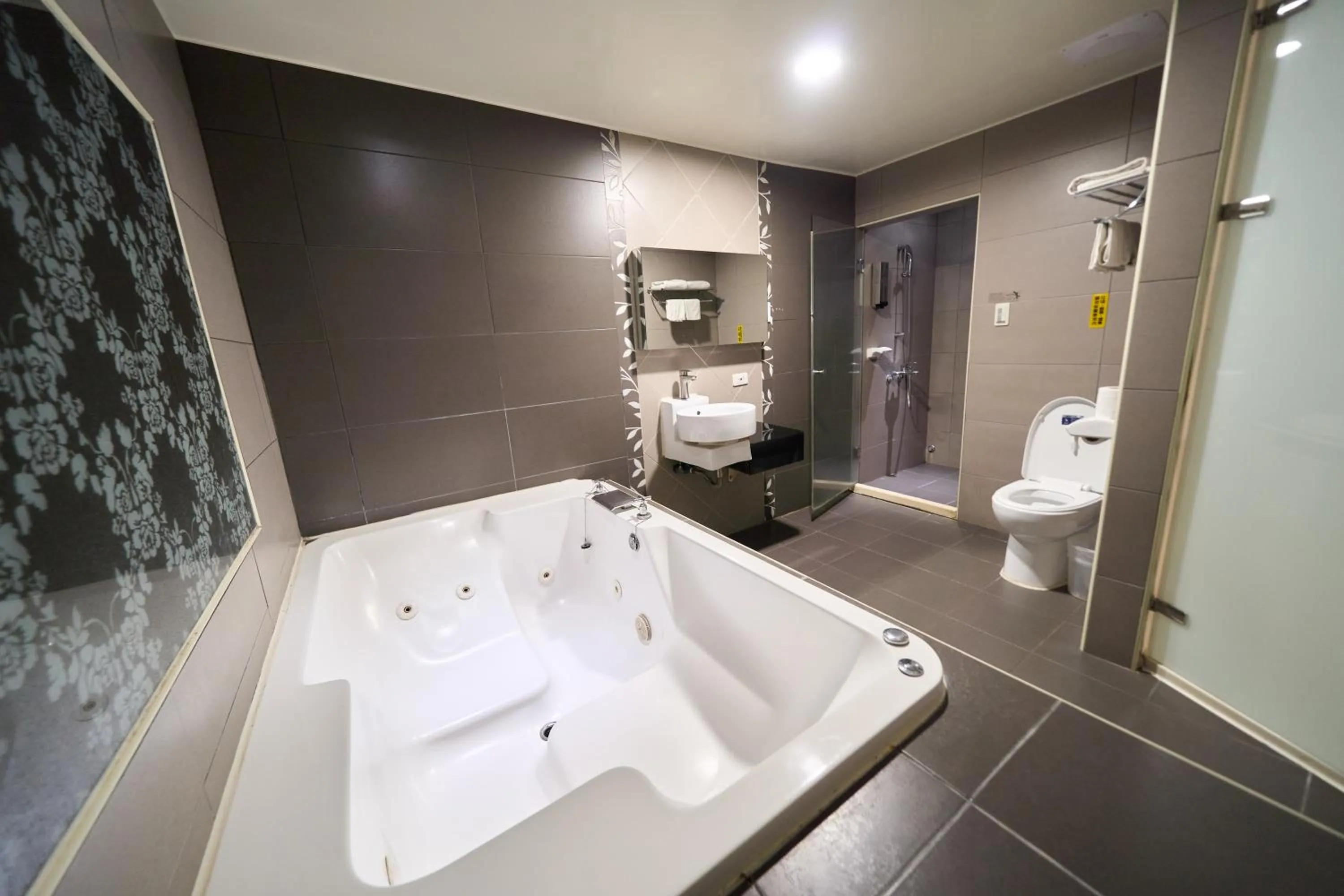 The Riverside Hotel Fashion