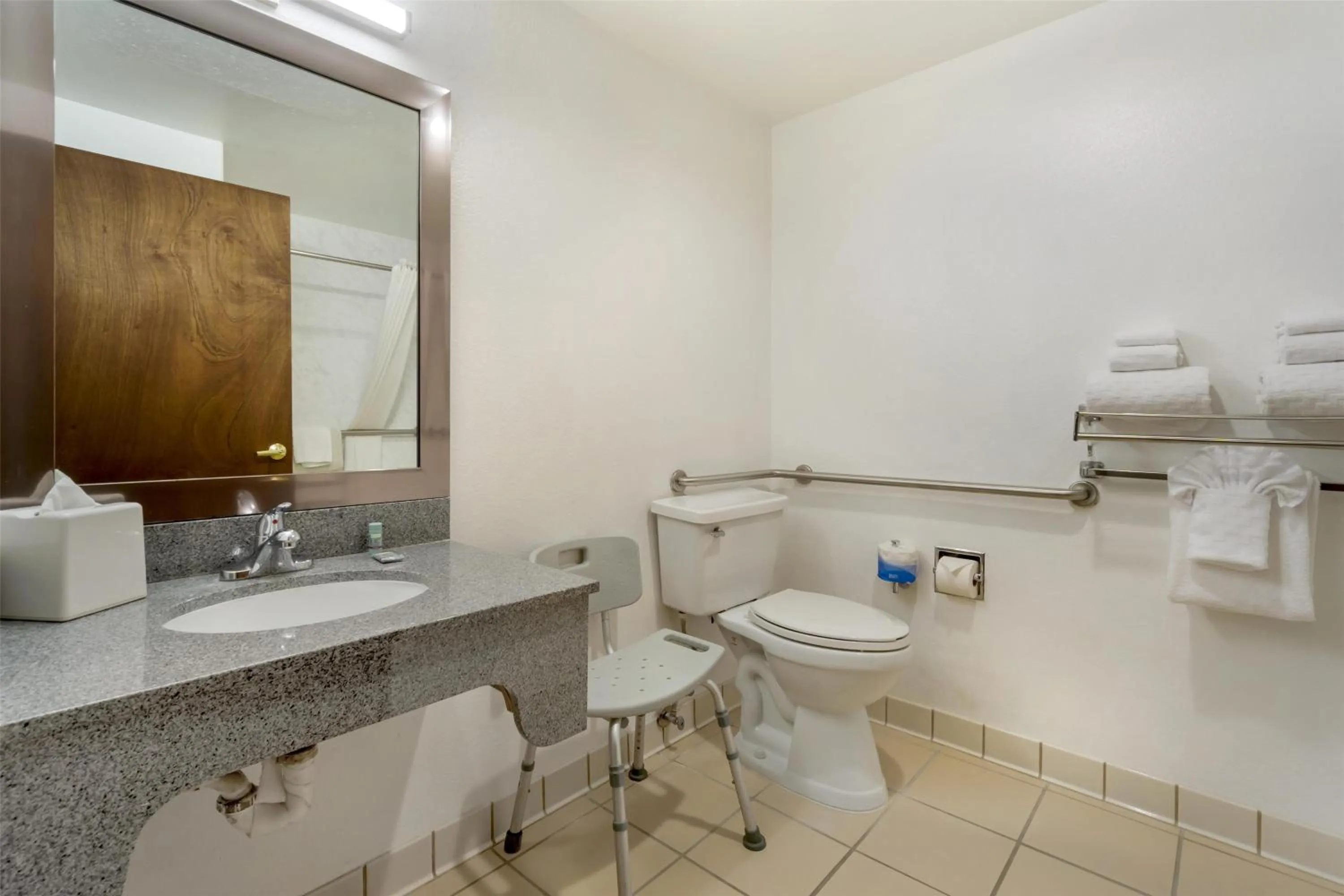 Bathroom in Best Western Seattle Airport Hotel