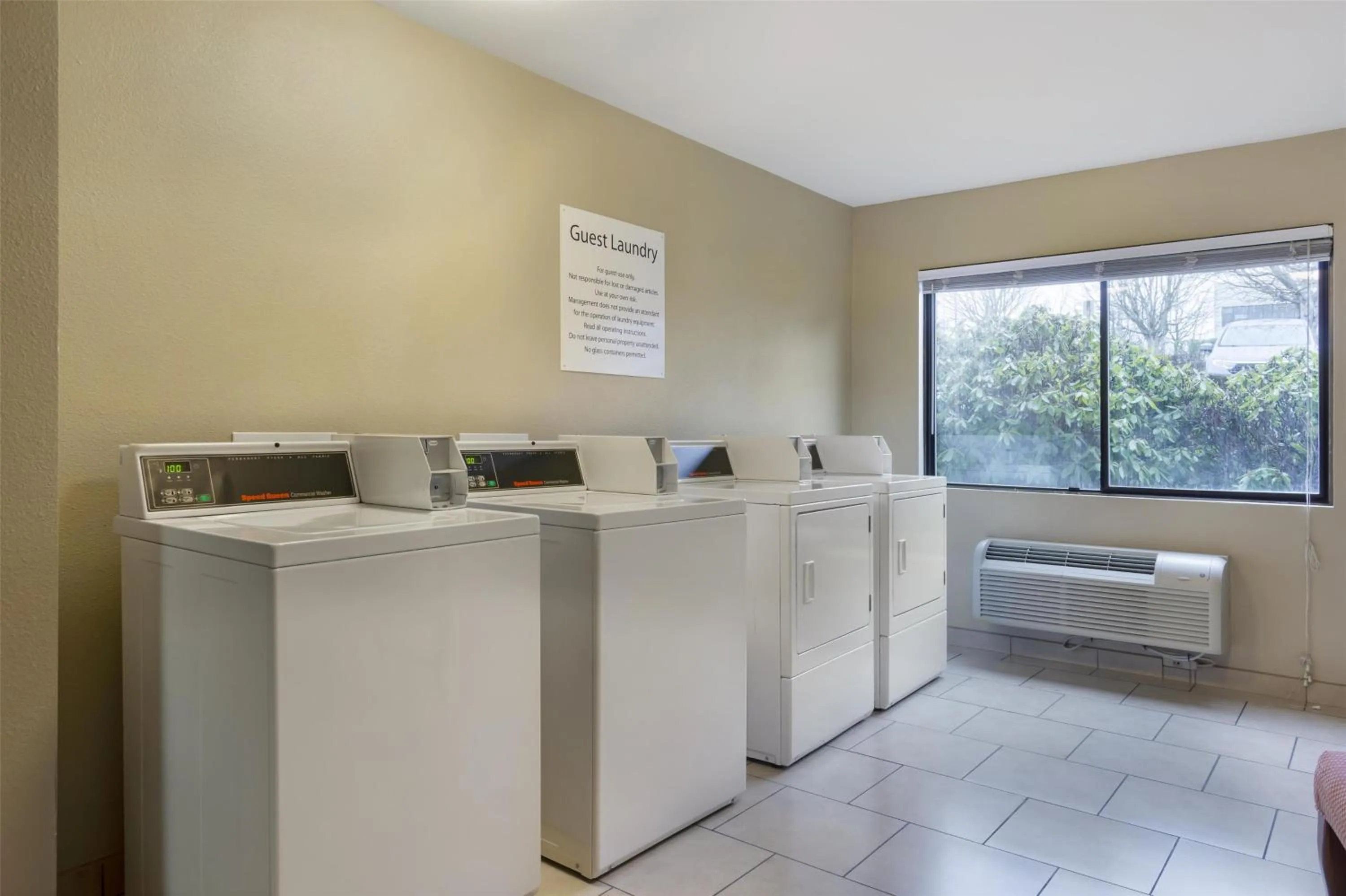 Property building in Best Western Seattle Airport Hotel