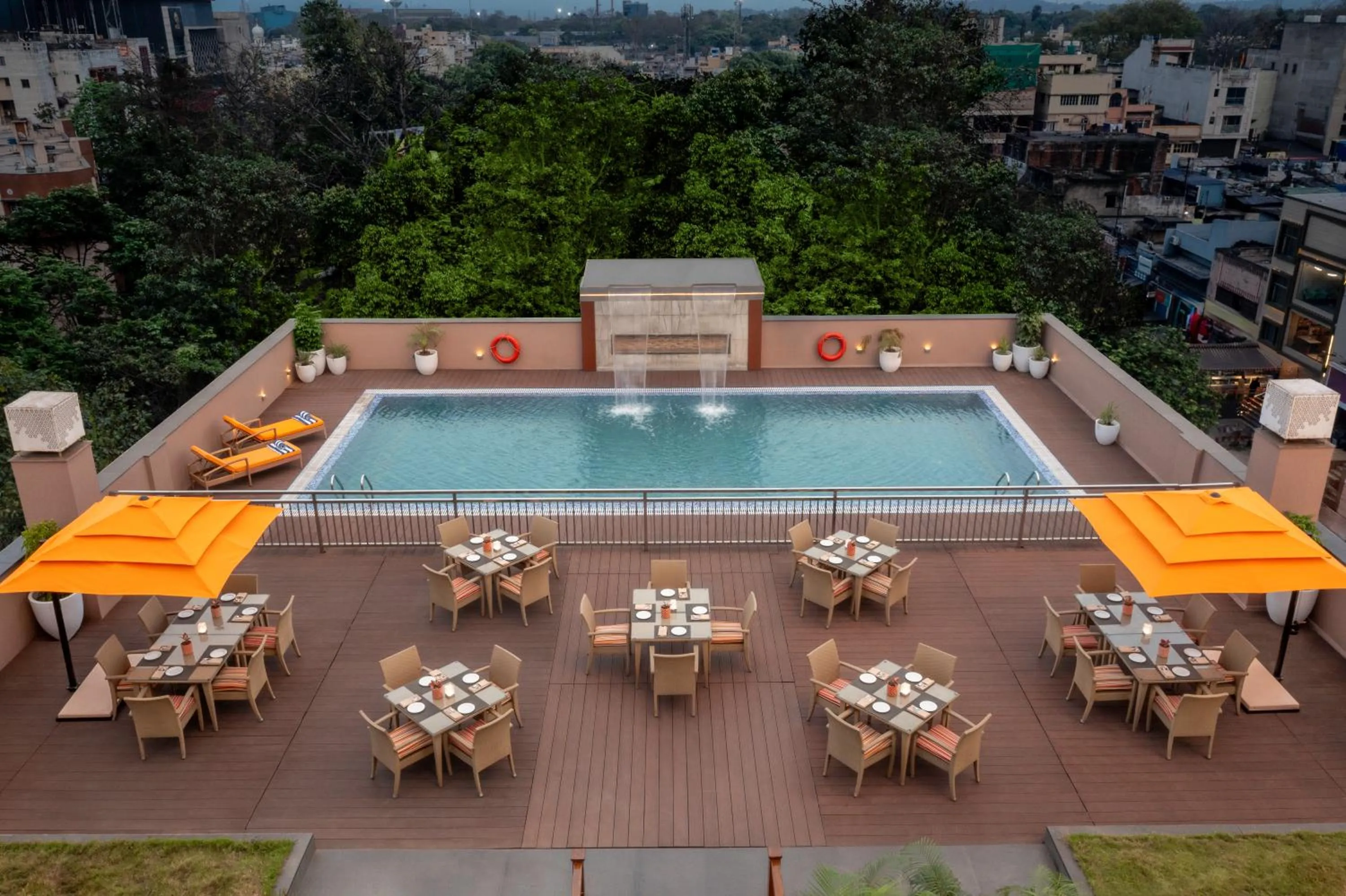 Restaurant/places to eat in Vivanta Jamshedpur, Golmuri