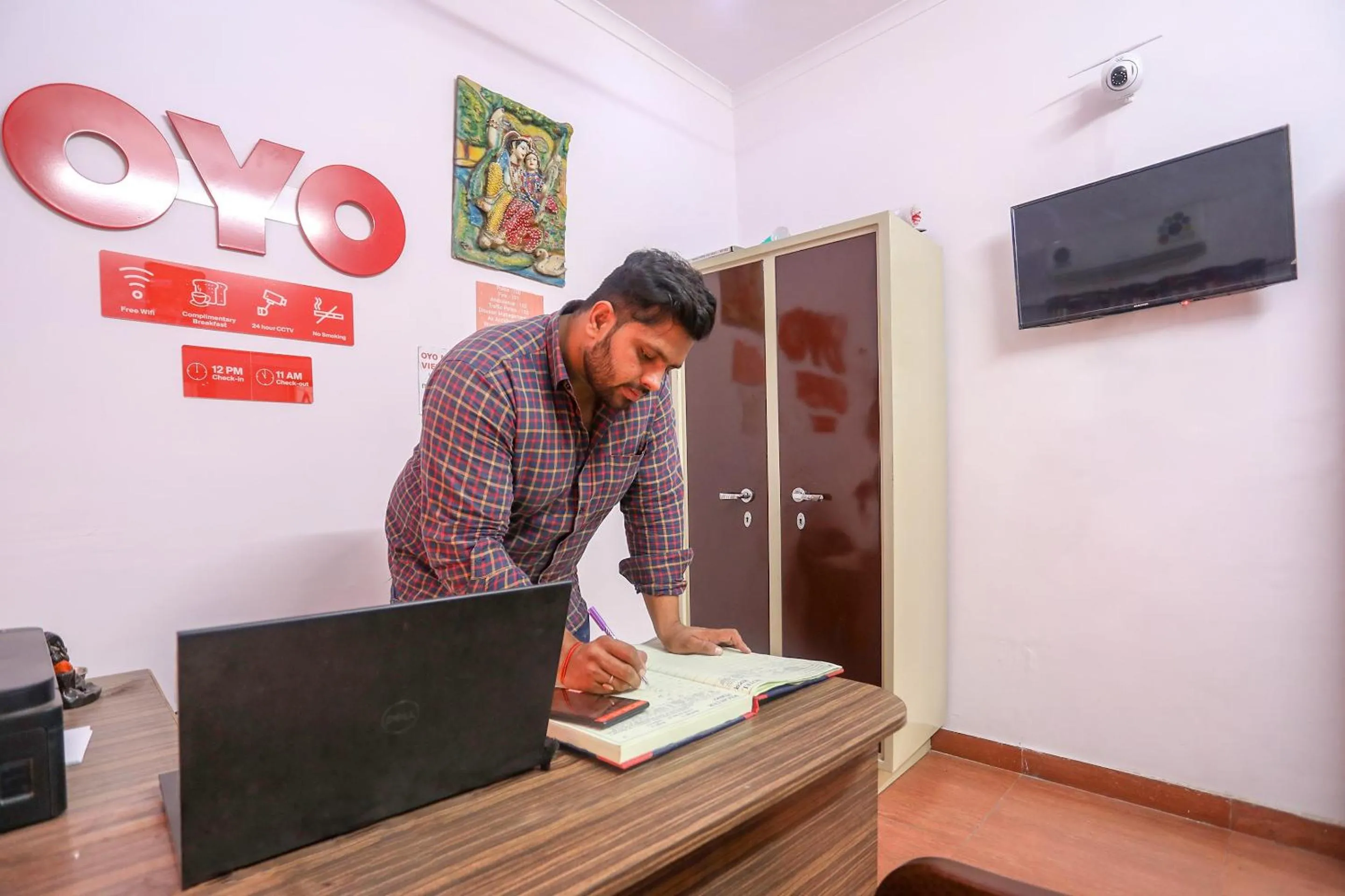 Lobby or reception in SPOT ON Hotel Om Kanha