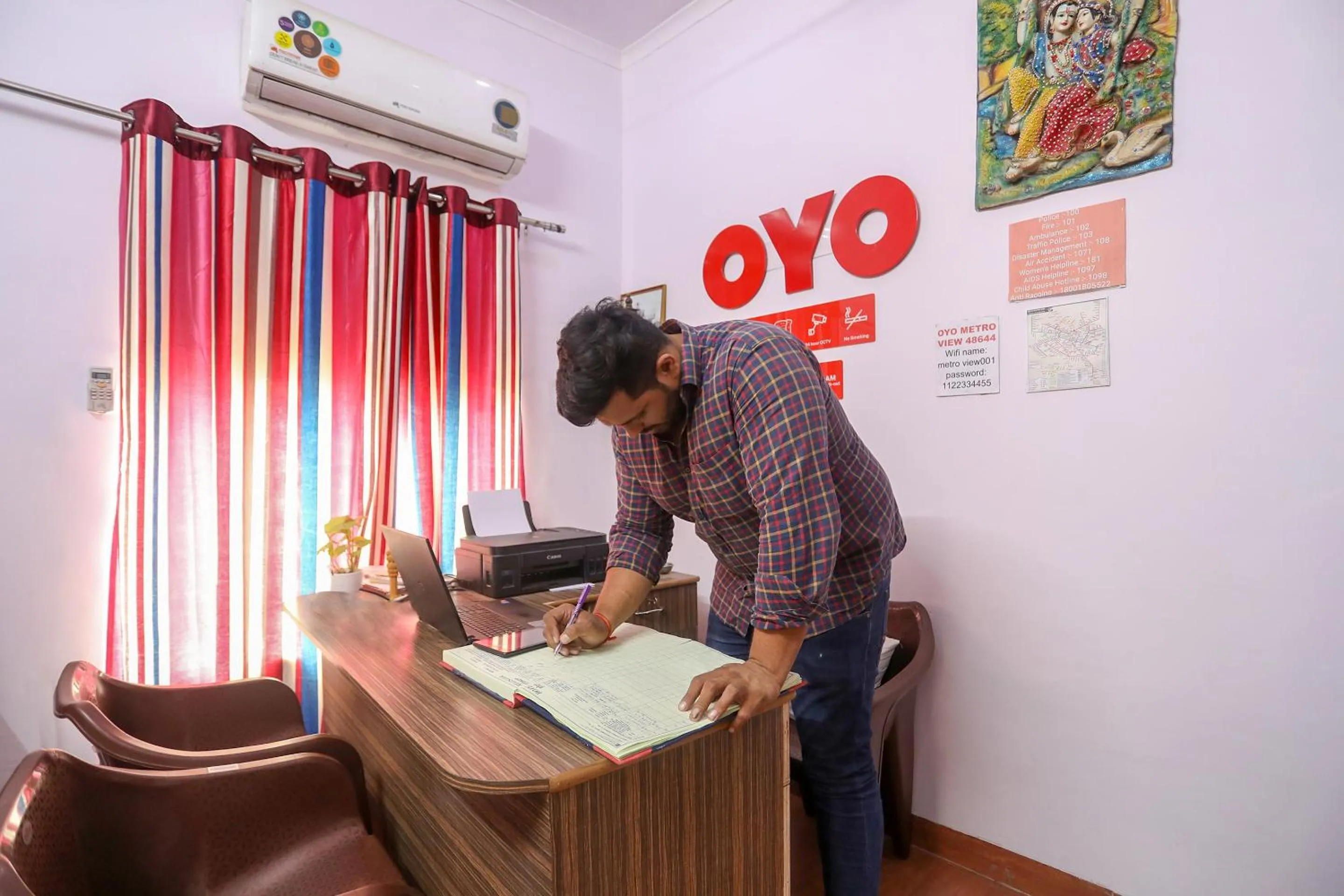 Lobby or reception in SPOT ON Hotel Om Kanha
