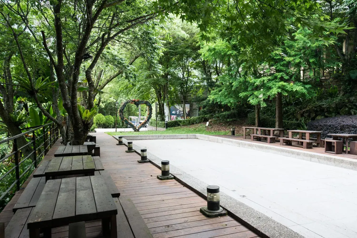 Property building in Cedarwood Villa Property building in Cedarwood Villa