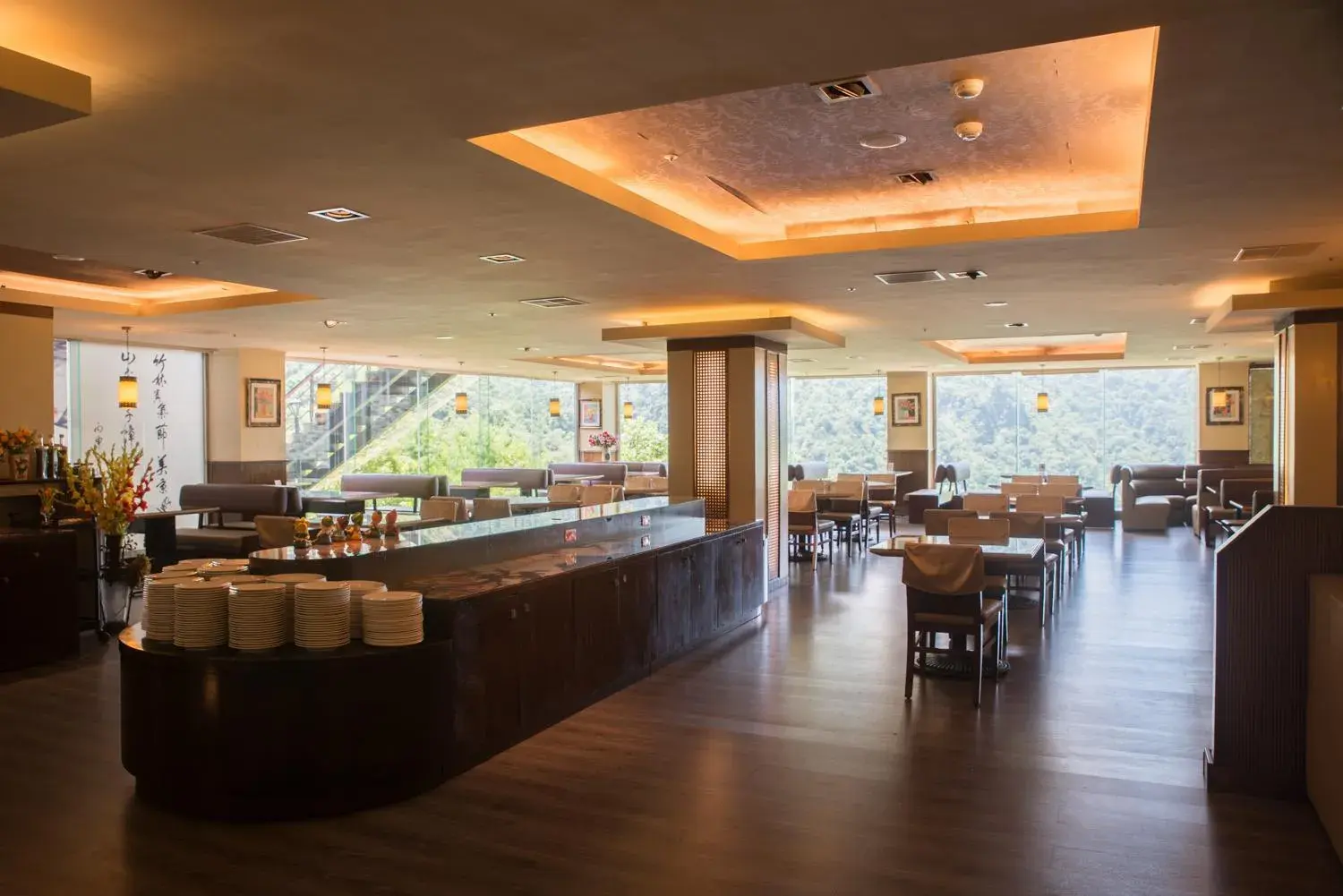 Restaurant/places to eat in Cedarwood Villa Restaurant/places to eat in Cedarwood Villa