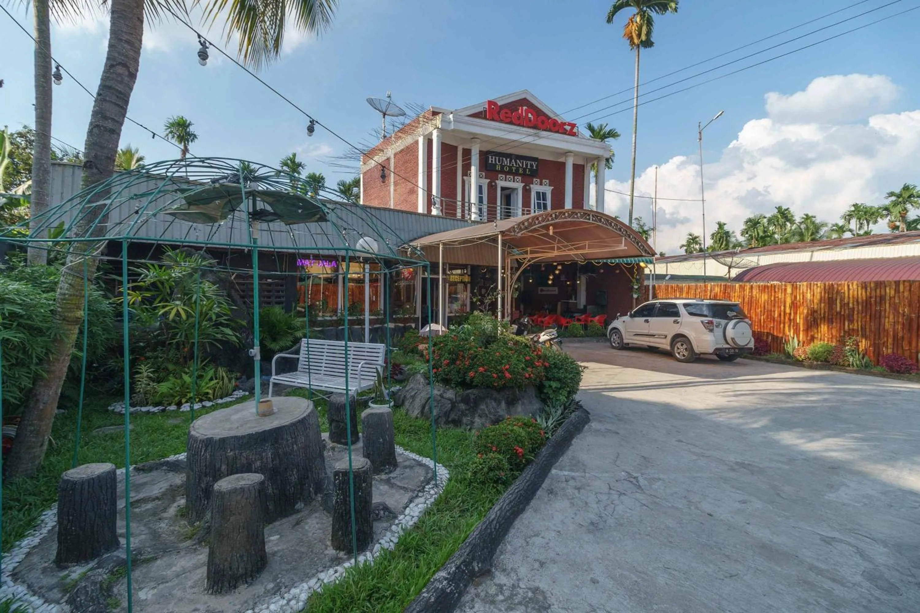 Property building in RedDoorz Syariah near Jalan Asahan Pematang Siantar