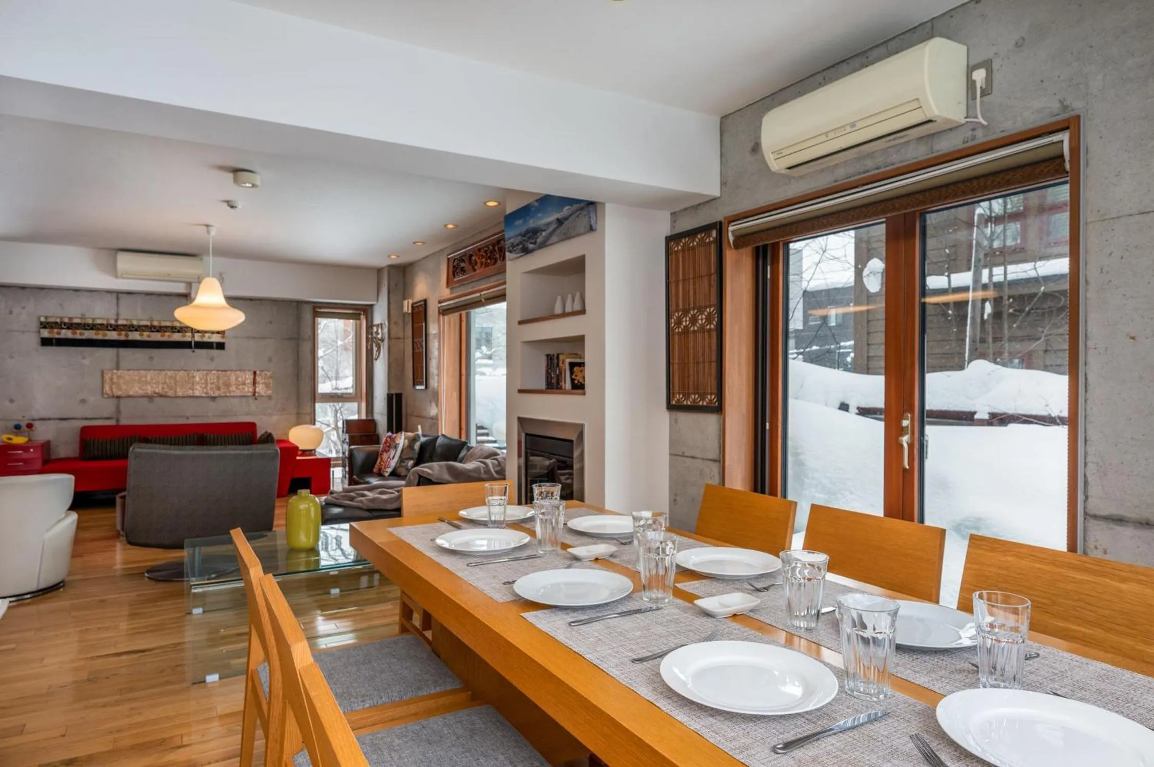 Dining area in Kitanishi 3 by H2 Life