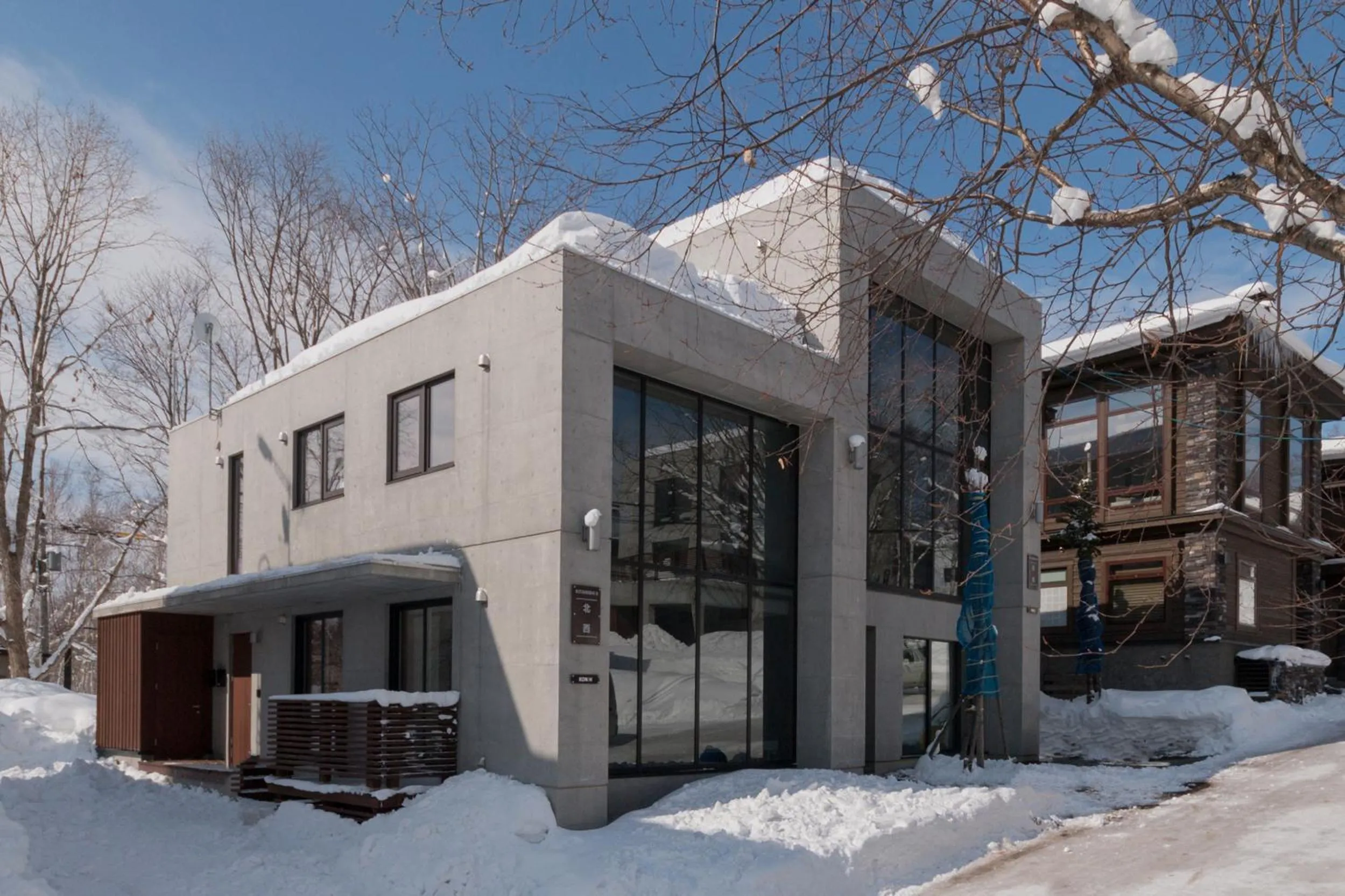 Property building in Kitanishi 3 by H2 Life