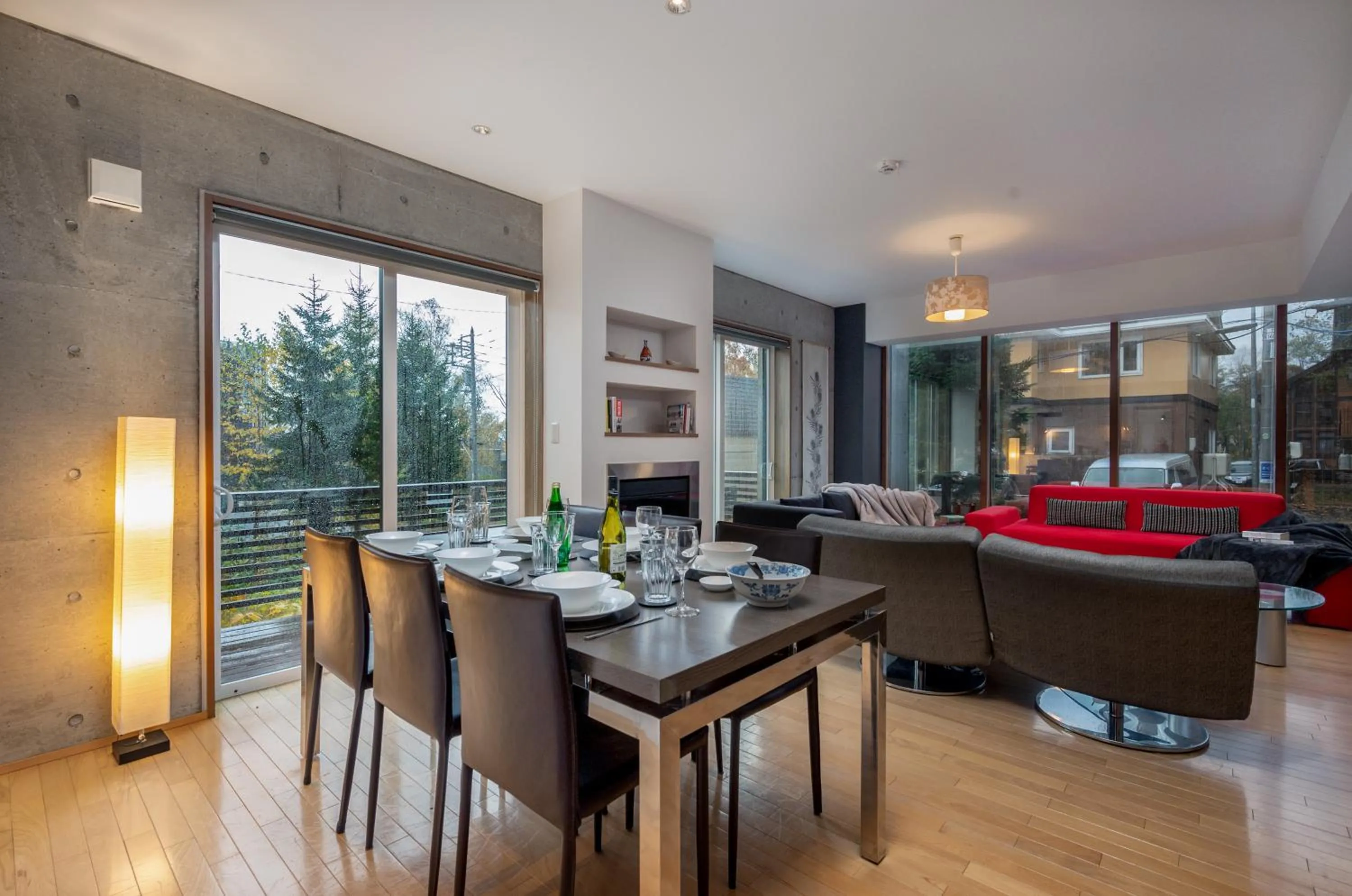 Dining area in Yuki Uchi by H2 Life