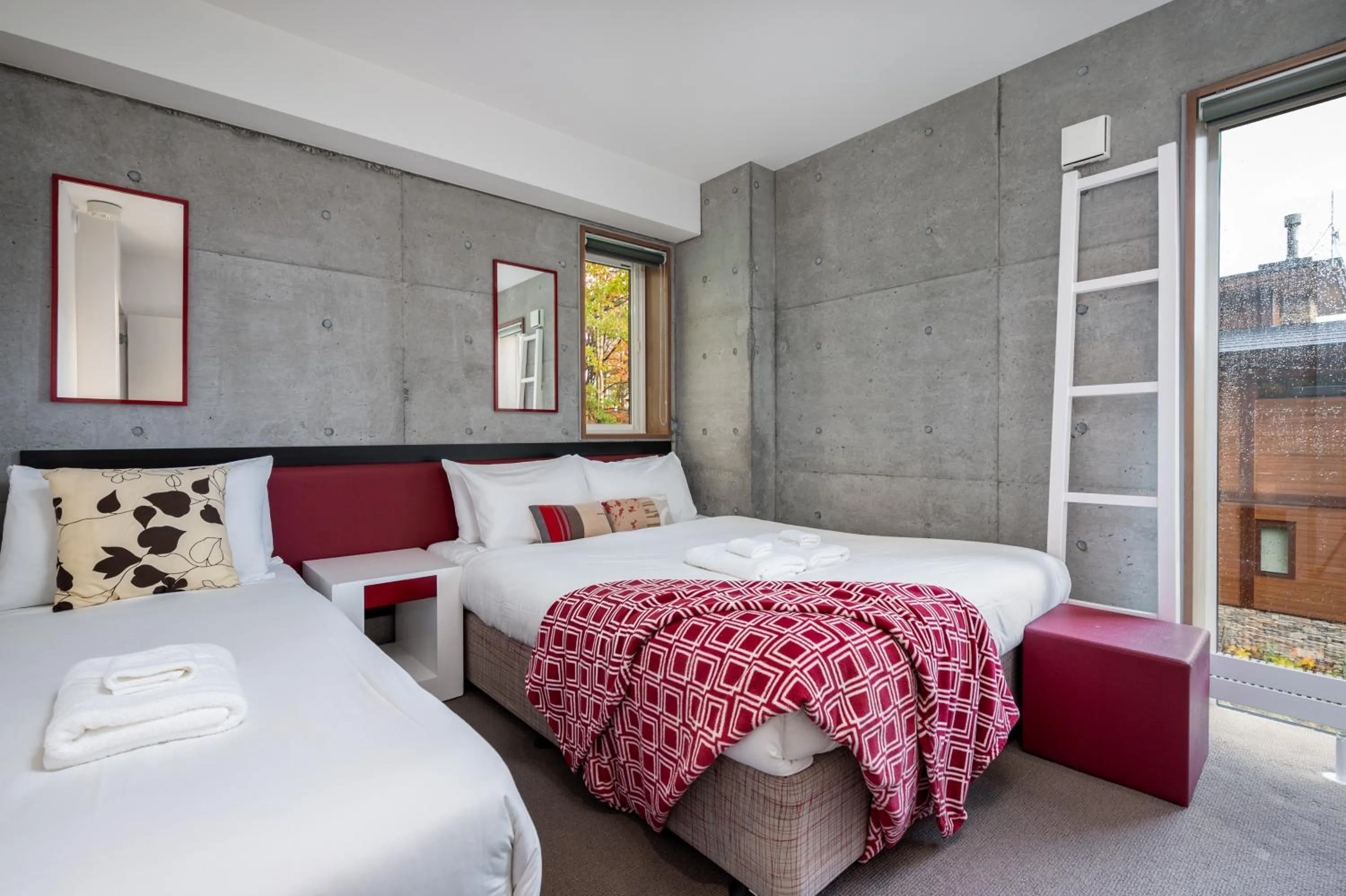 Bedroom, Bed in Yuki Uchi by H2 Life