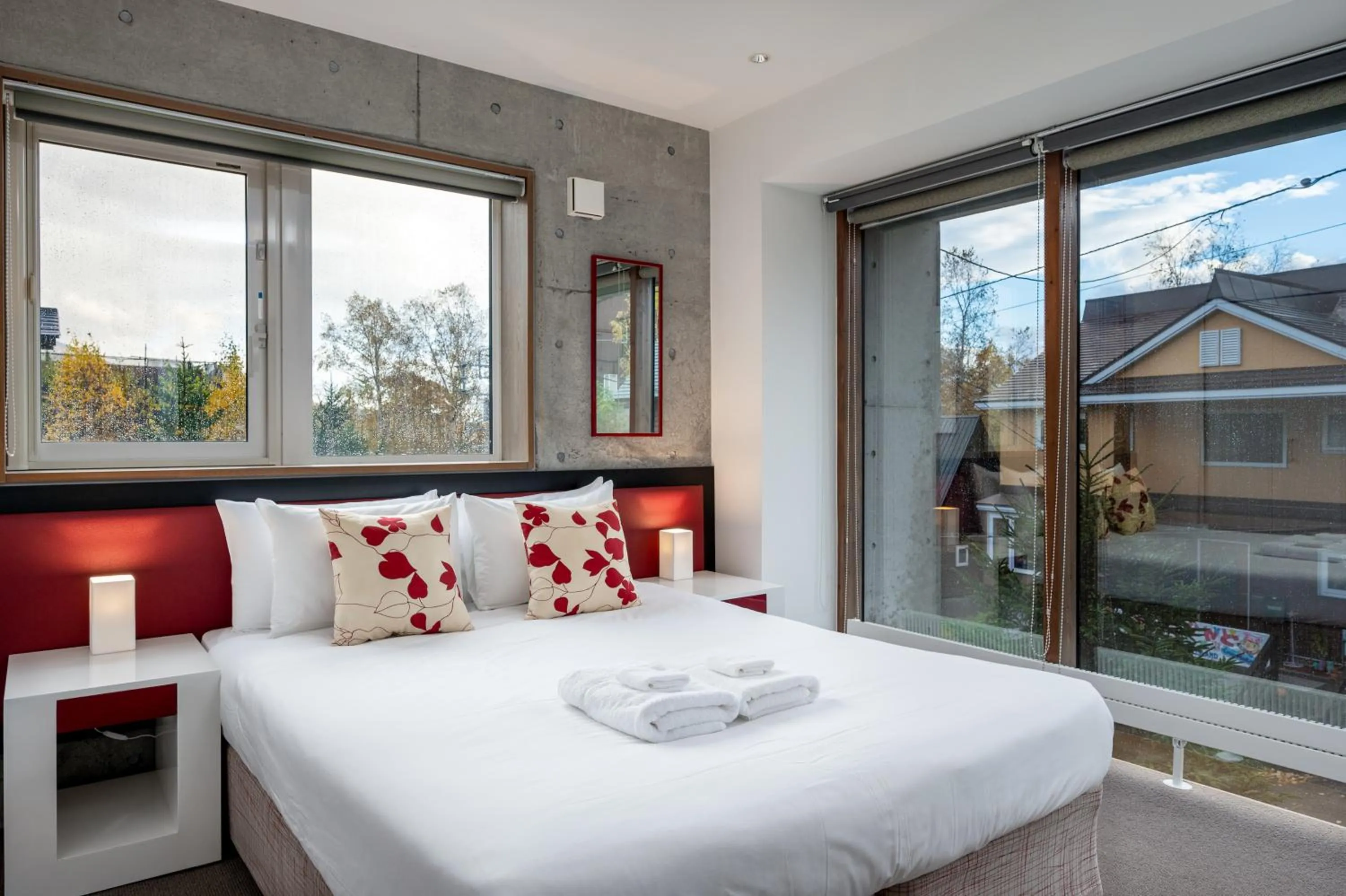 Bedroom, Bed in Yuki Uchi by H2 Life