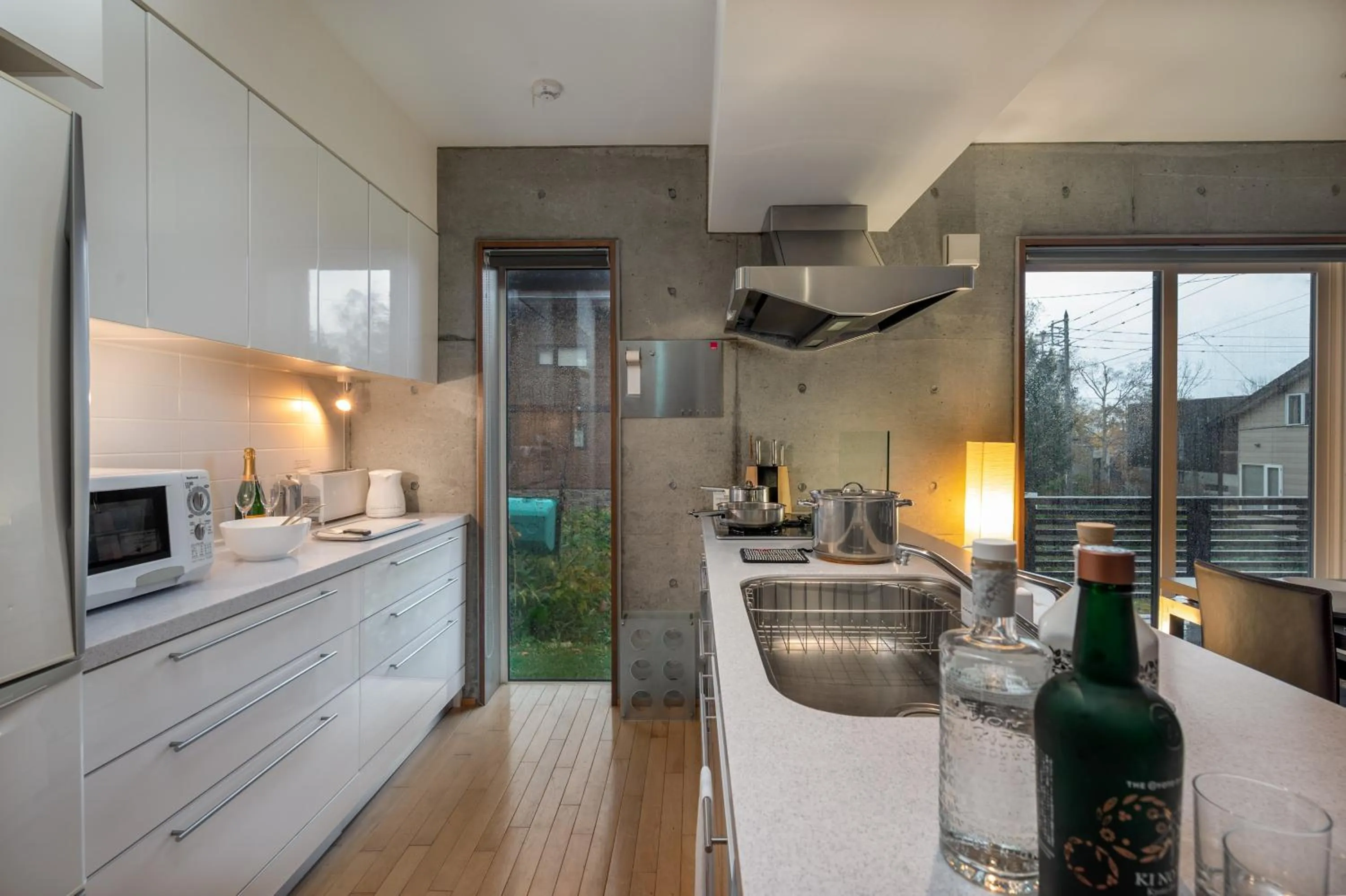 Kitchen or kitchenette in Yuki Uchi by H2 Life