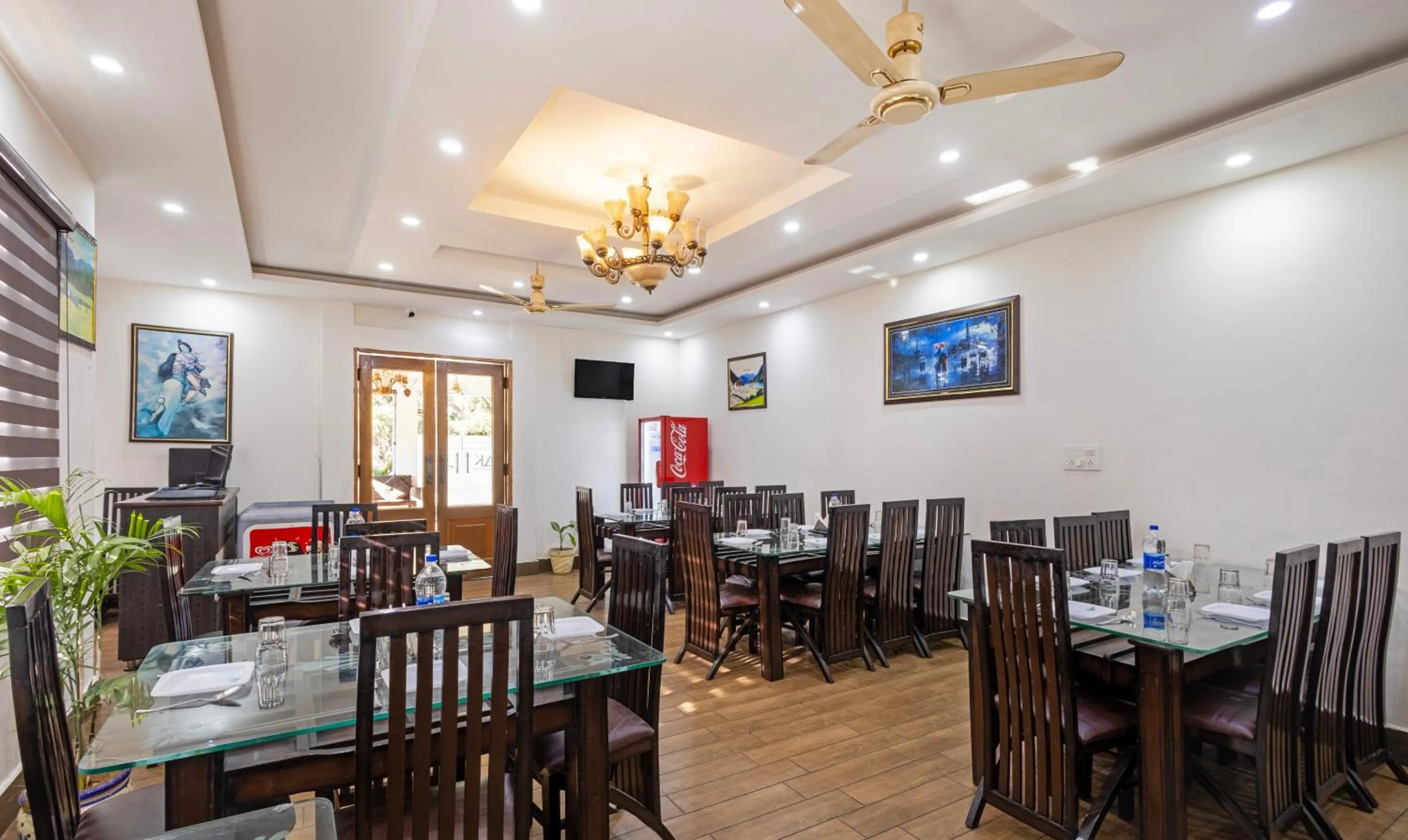 Restaurant/places to eat in Treebo Anjukul