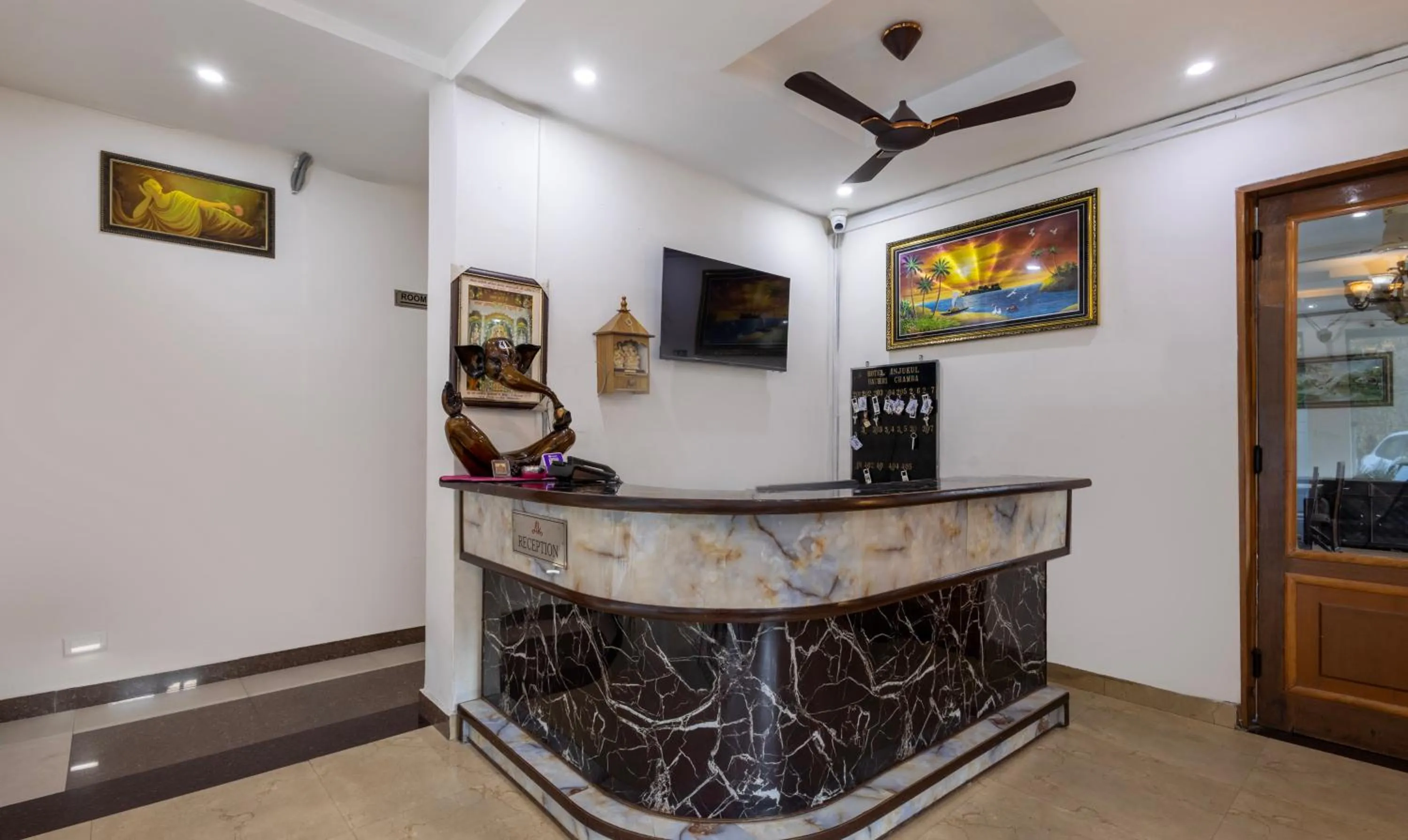 Lobby or reception in Treebo Anjukul