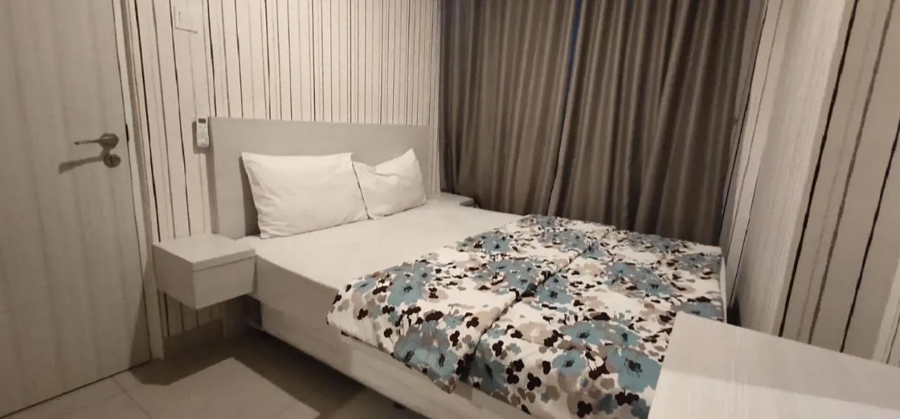 Bed in Apartemen Grand Kamala Lagoon Studio By Bonzela Property