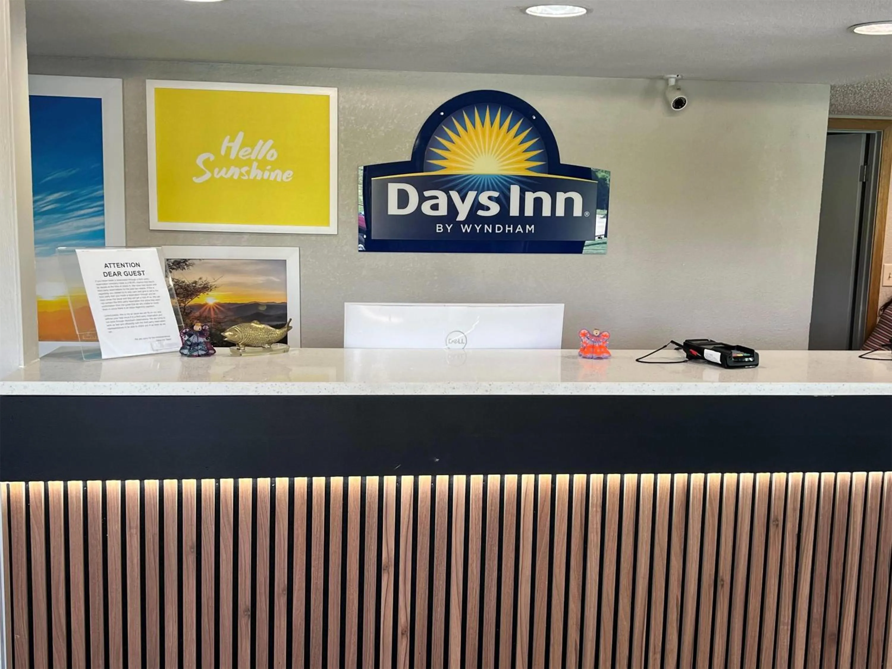 Lobby or reception in Days Inn by Wyndham Kansas City Northeast
