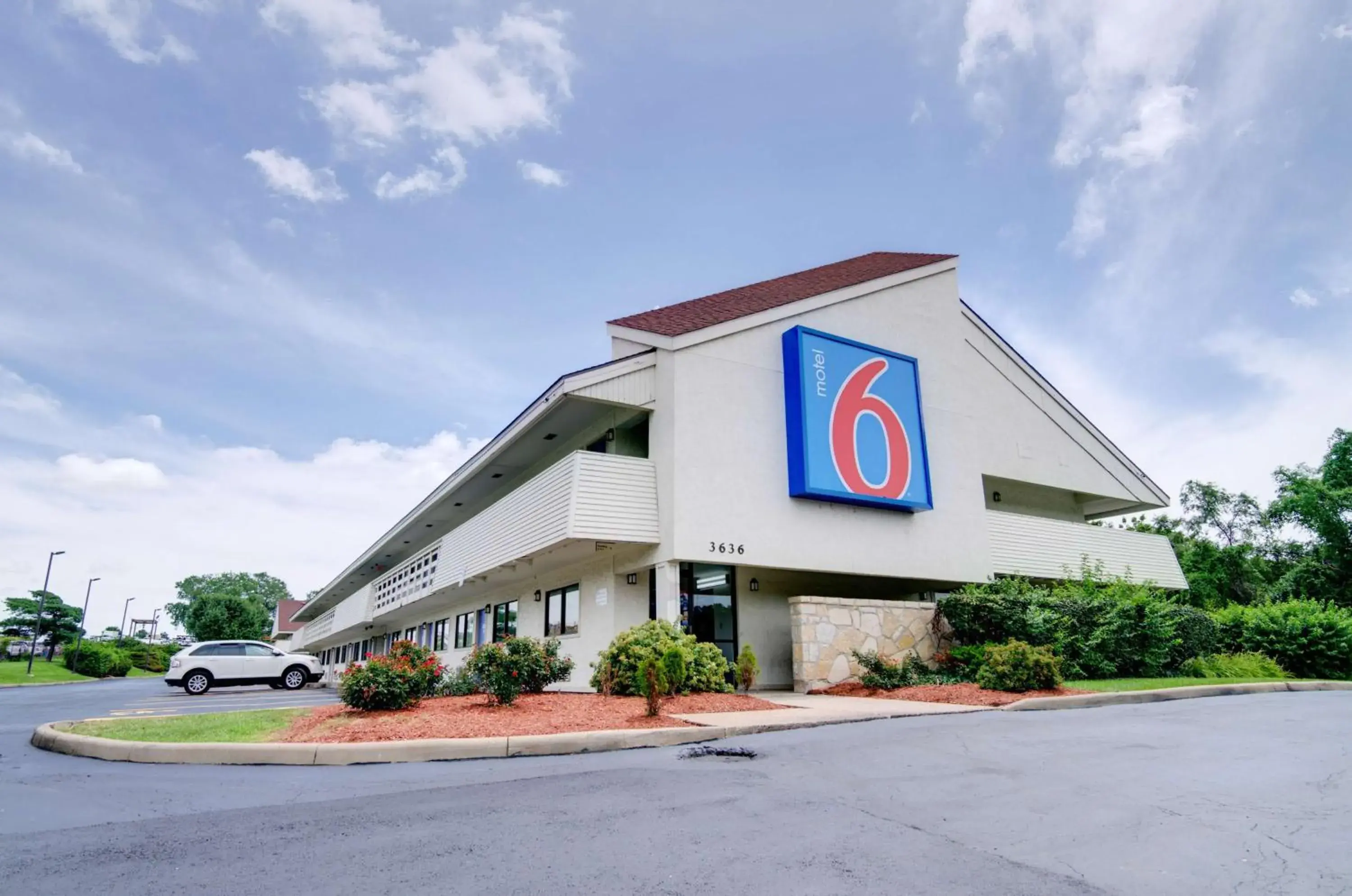 Property building in Motel 6-Kansas City, MO Property building in Motel 6-Kansas City, MO