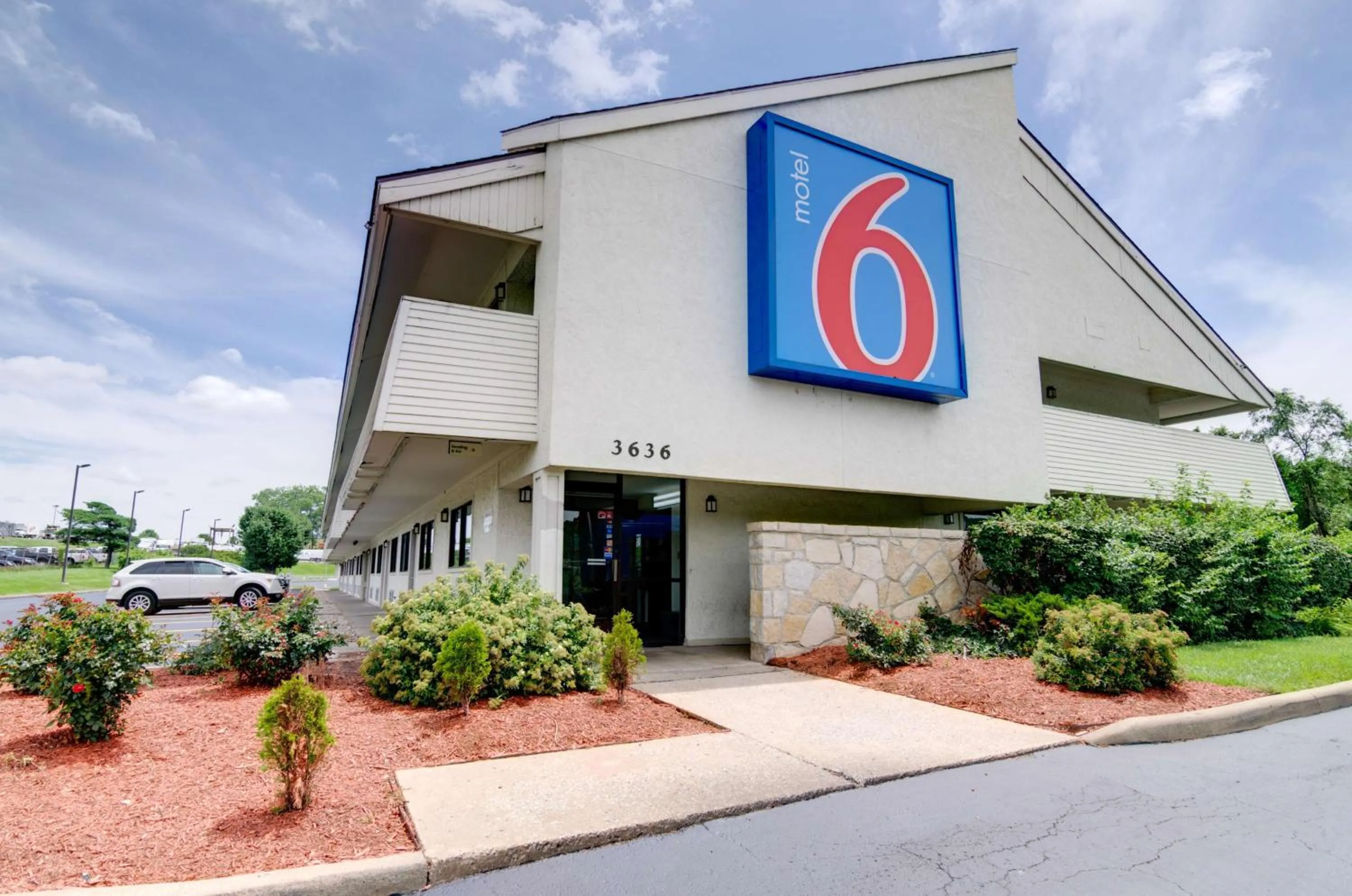 Property building in Motel 6-Kansas City, MO