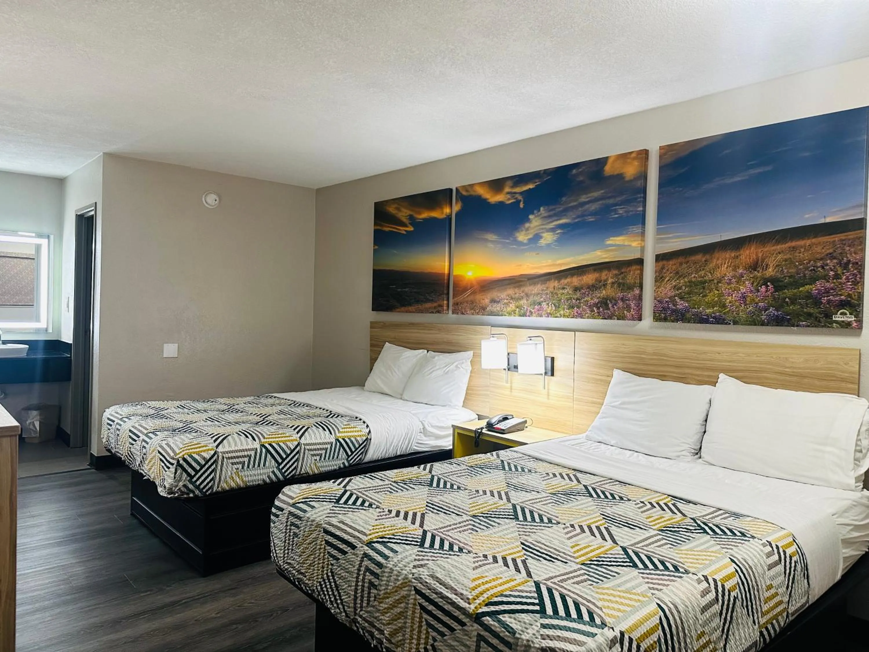 Bedroom, Bed in Days Inn by Wyndham Kansas City Northeast