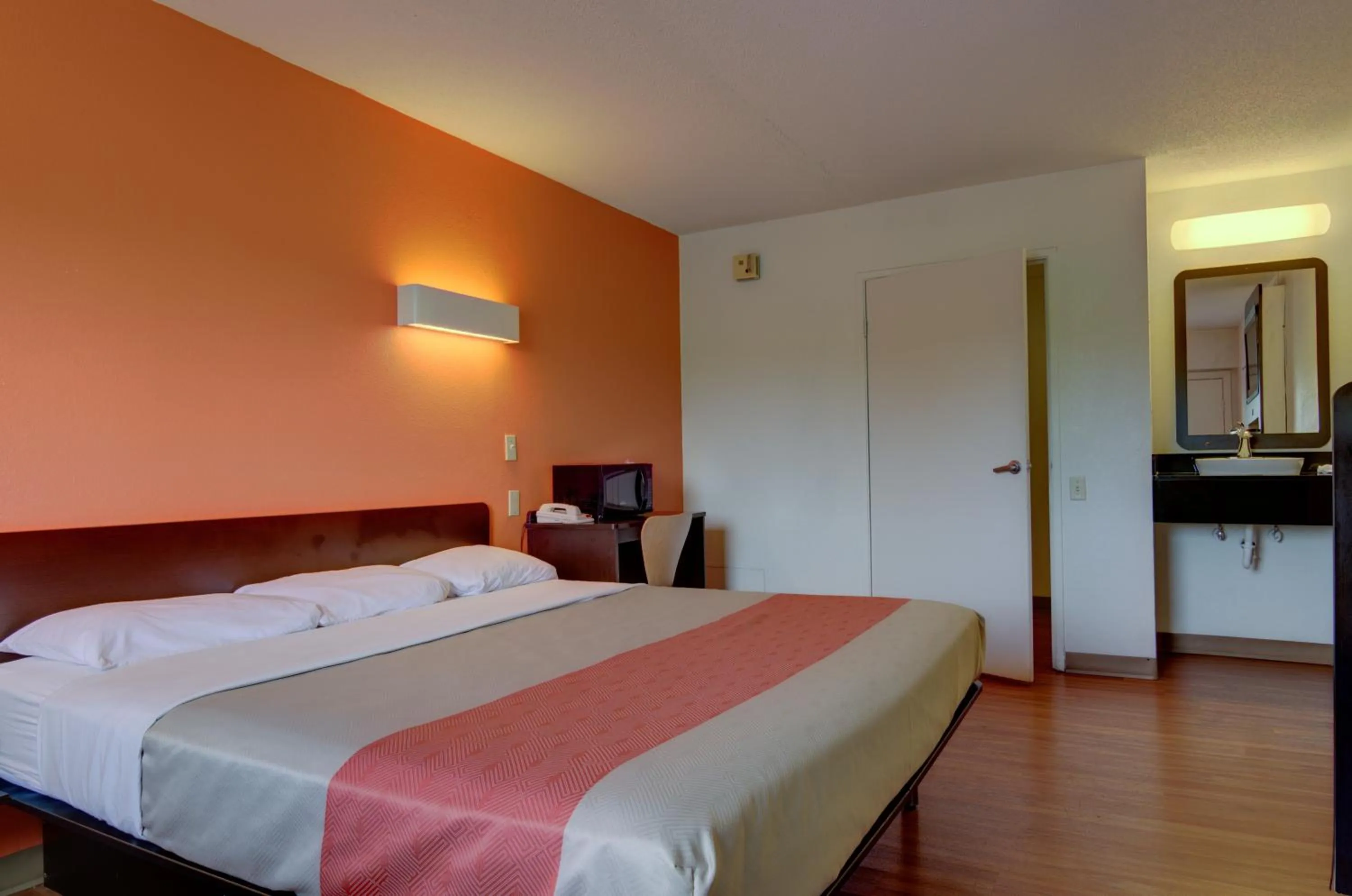 Bedroom, Bed in Motel 6-Kansas City, MO