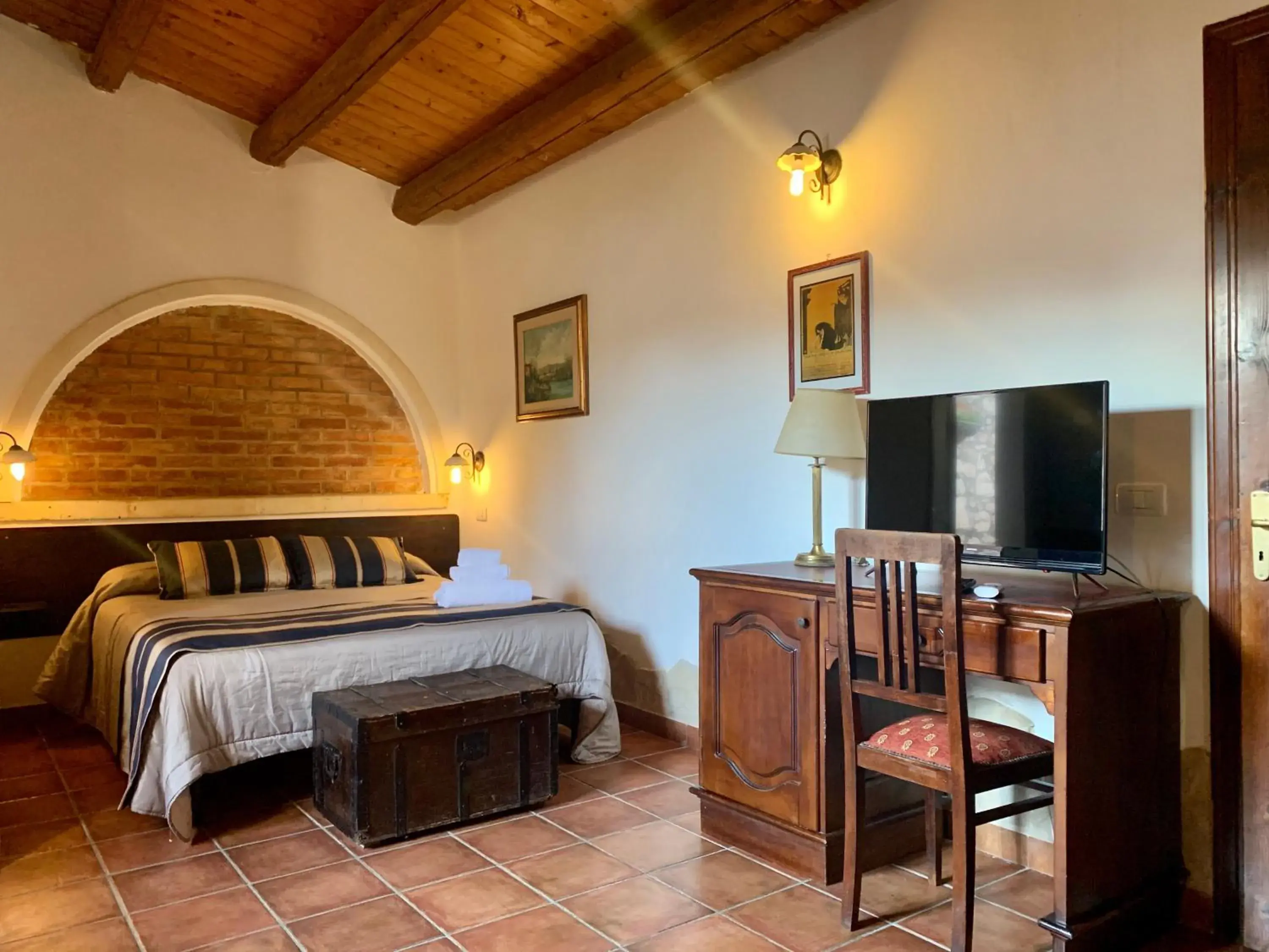 Triple Room in Aranceto Hotel Triple Room in Aranceto Hotel