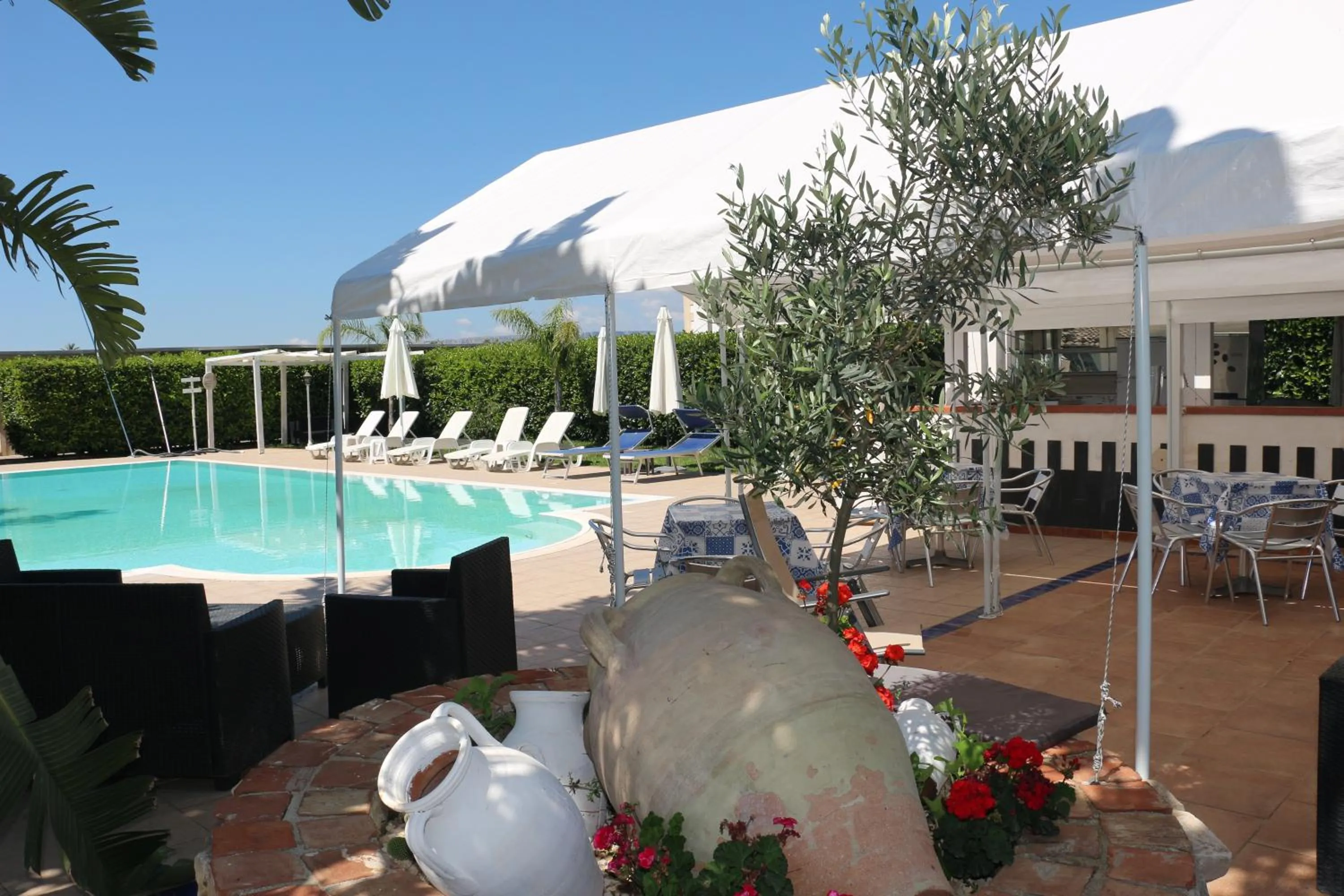 Swimming pool in Aranceto Hotel