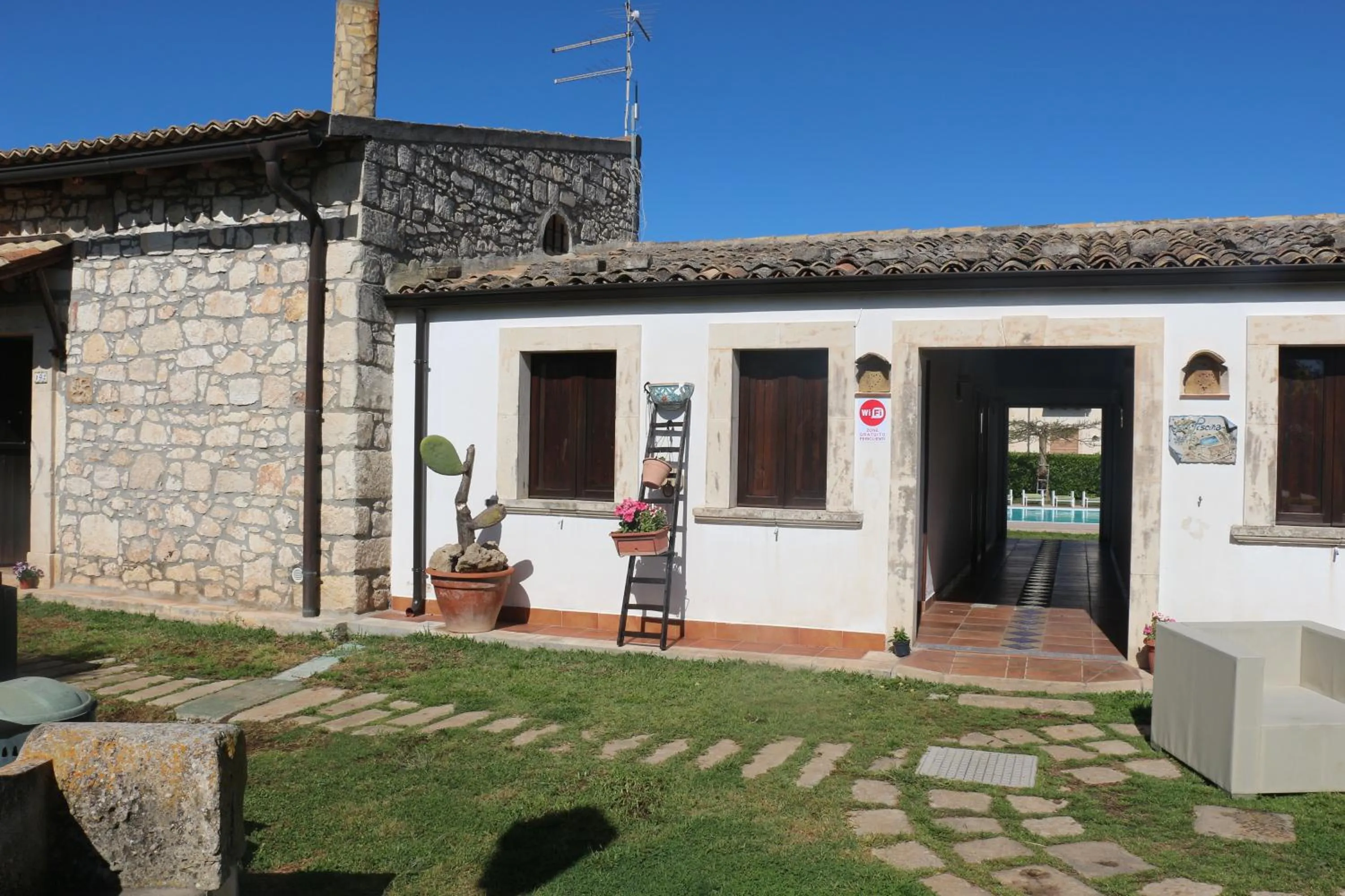 Facade/entrance in Aranceto Hotel