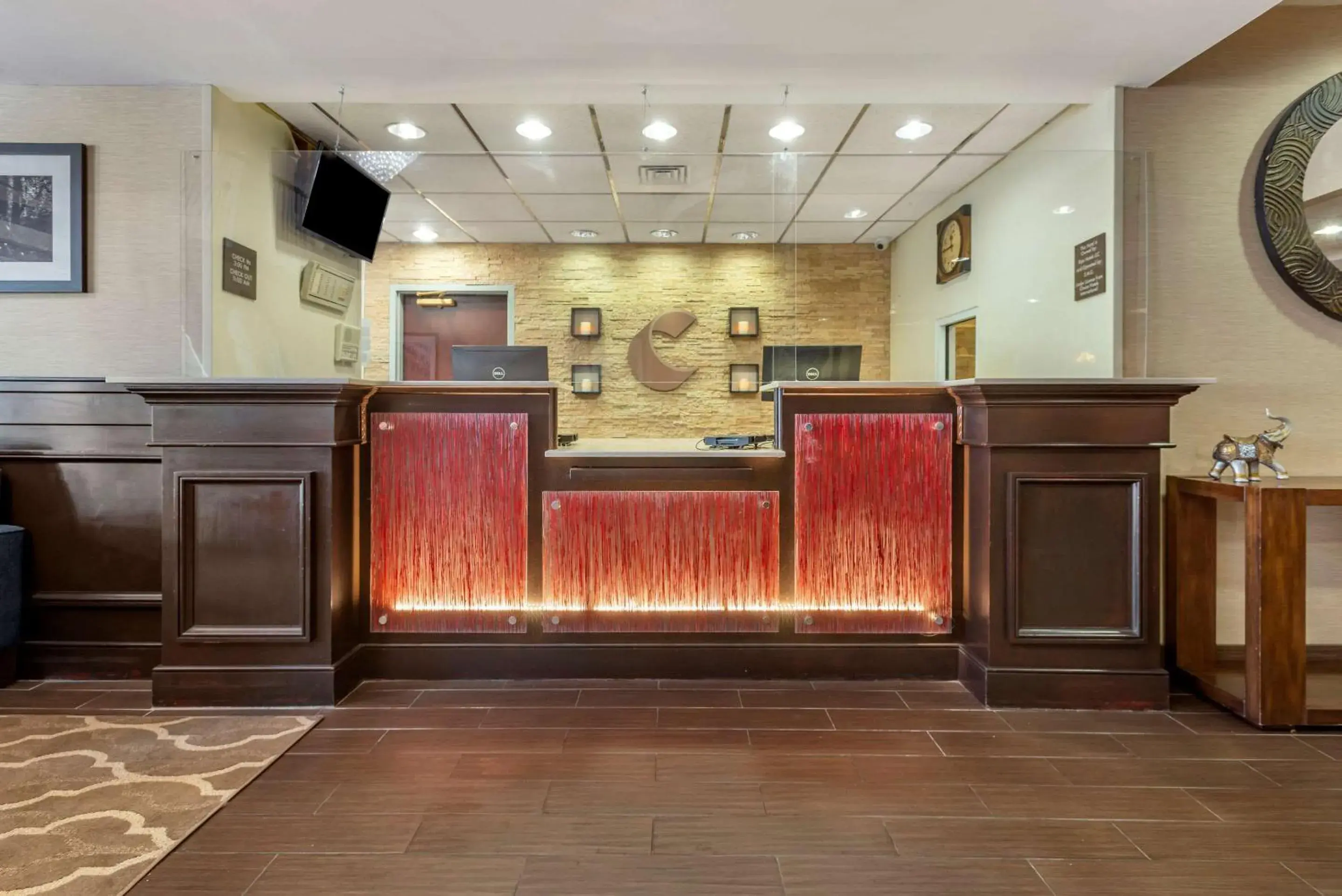 Lobby or reception in Comfort Suites Newark - Harrison Lobby or reception in Comfort Suites Newark - Harrison