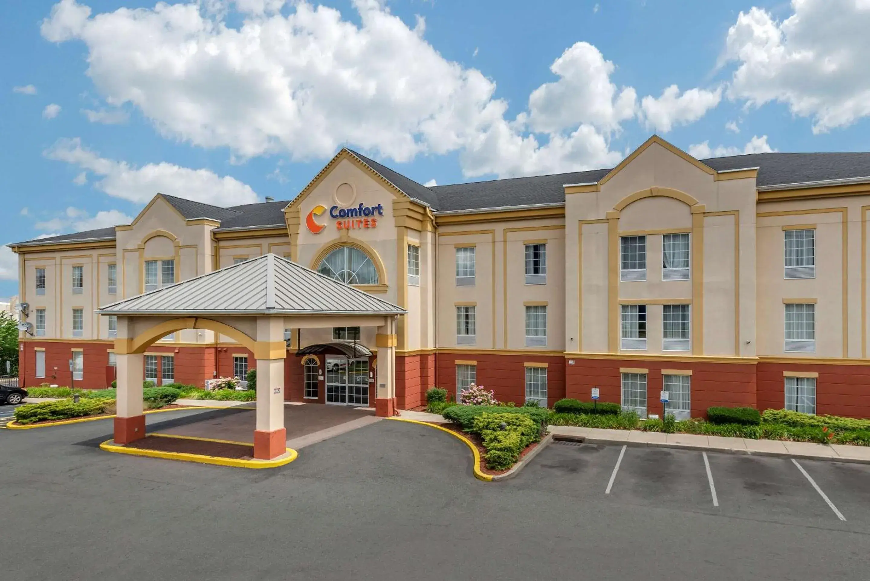 Property building in Comfort Suites Newark - Harrison Property building in Comfort Suites Newark - Harrison