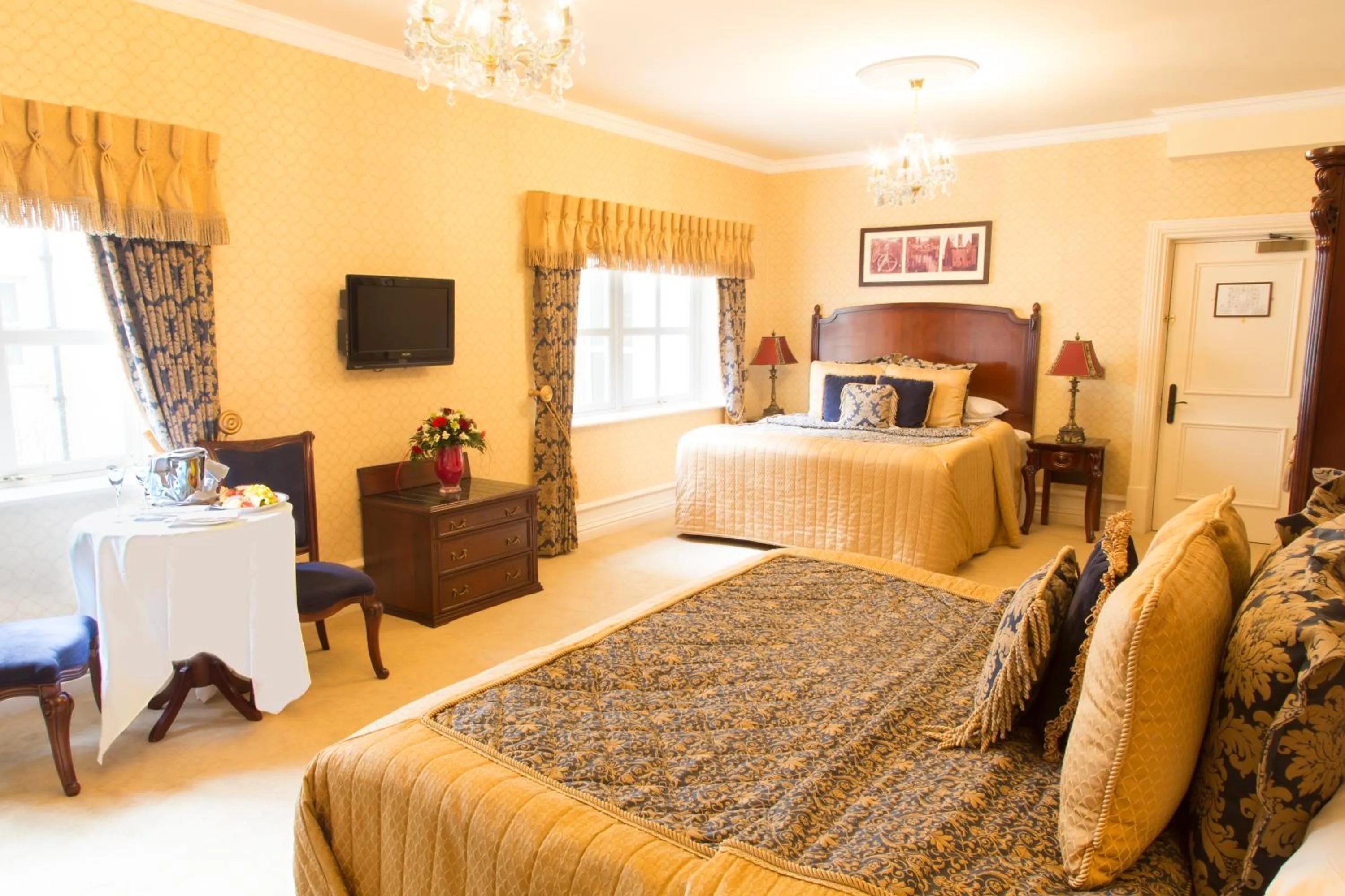 Bed in Kilronan Castle Hotel & Spa